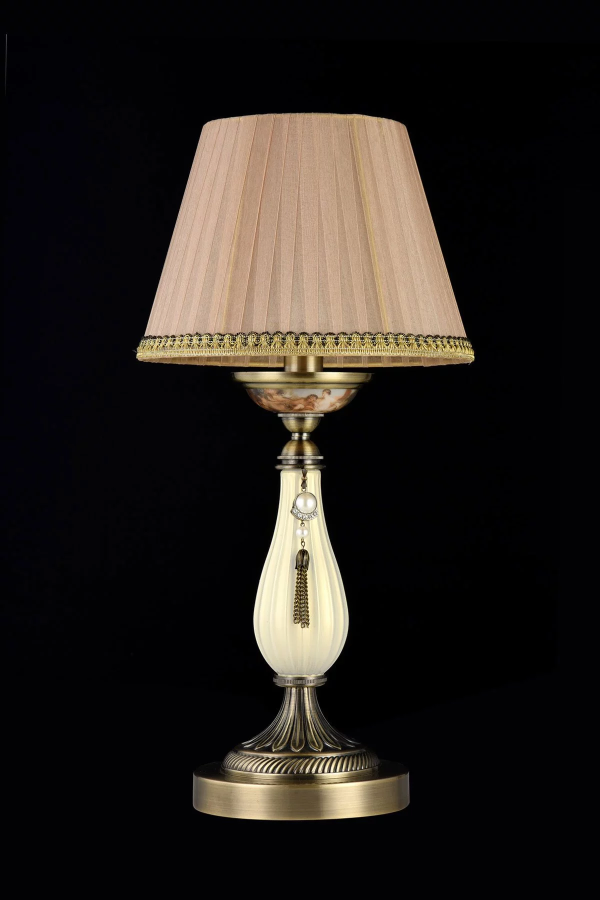   
                        
                        Настільна лампа VASMAR (Україна) 55821    
                         у стилі Класика.  
                        Тип джерела світла: світлодіодна лампа, змінна.                                                 Кольори плафонів і підвісок: Бежевий.                         Матеріал: Тканина.                          фото 1
