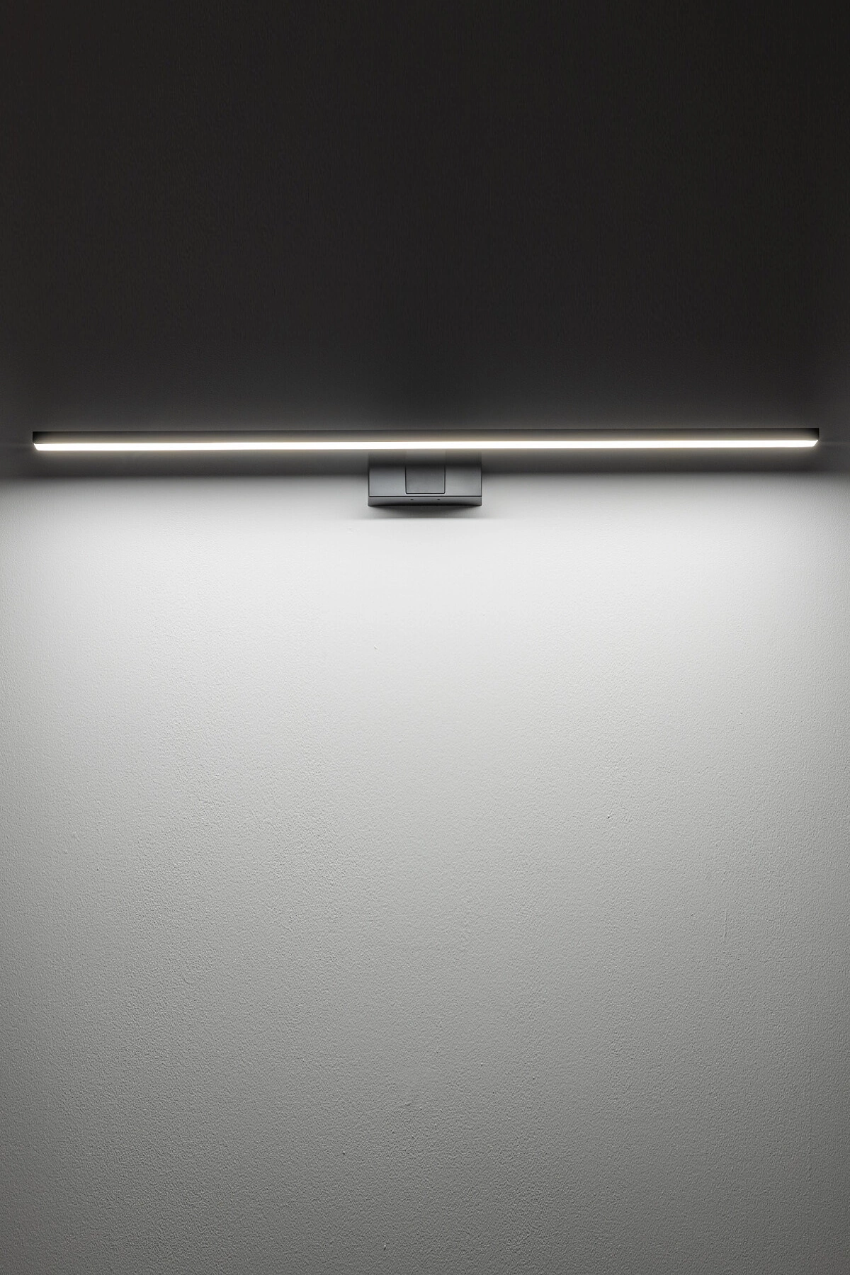   
                        
                        Подсветка для ванной NOWODVORSKI (Польша) 55832    
                         в стиле Модерн, Хай-тек.  
                        Тип источника света: встроенный led-модуль, несъемный.                                                 Цвета плафонов и подвесок: Черный, Белый.                         Материал: Алюминий, Пластик.                          фото 8