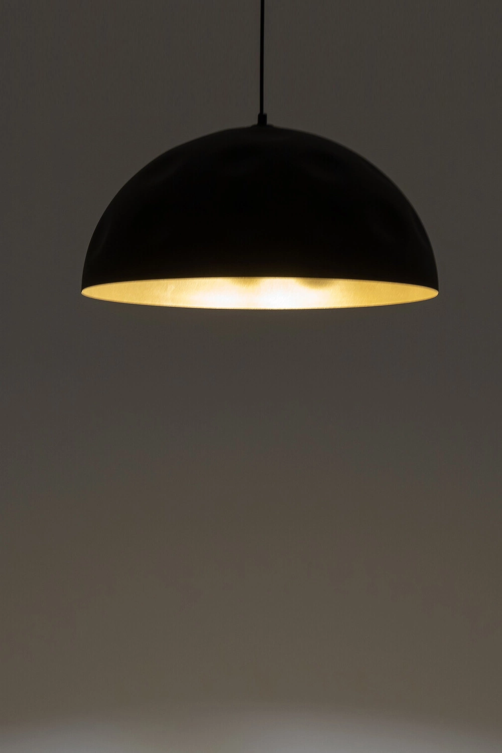   
                        
                        Люстра NOWODVORSKI (Польща) 56054    
                         у стилі Лофт.  
                        Тип джерела світла: світлодіодна лампа, змінна.                         Форма: Коло.                         Кольори плафонів і підвісок: Чорний, Золото.                         Матеріал: Сталь.                          фото 9