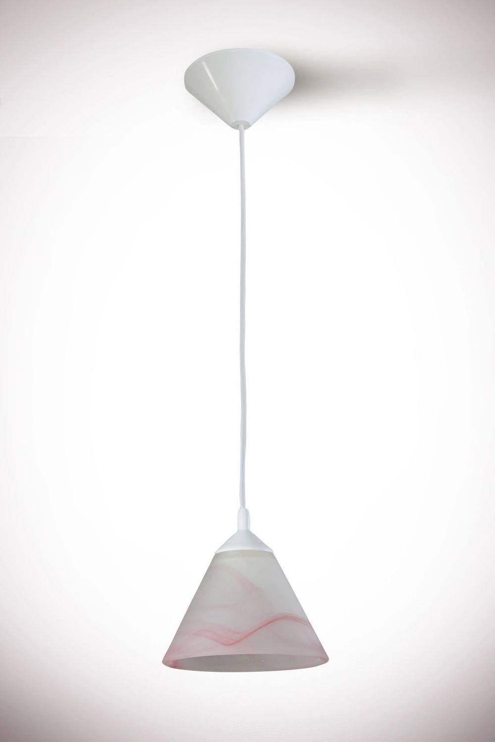   
                        
                        Люстра NB LIGHT (Україна) 56516    
                         у стилі Модерн.  
                        Тип джерела світла: світлодіодна лампа, змінна.                         Форма: Коло.                         Кольори плафонів і підвісок: Білий, Рожевий.                         Матеріал: Скло.                          фото 1