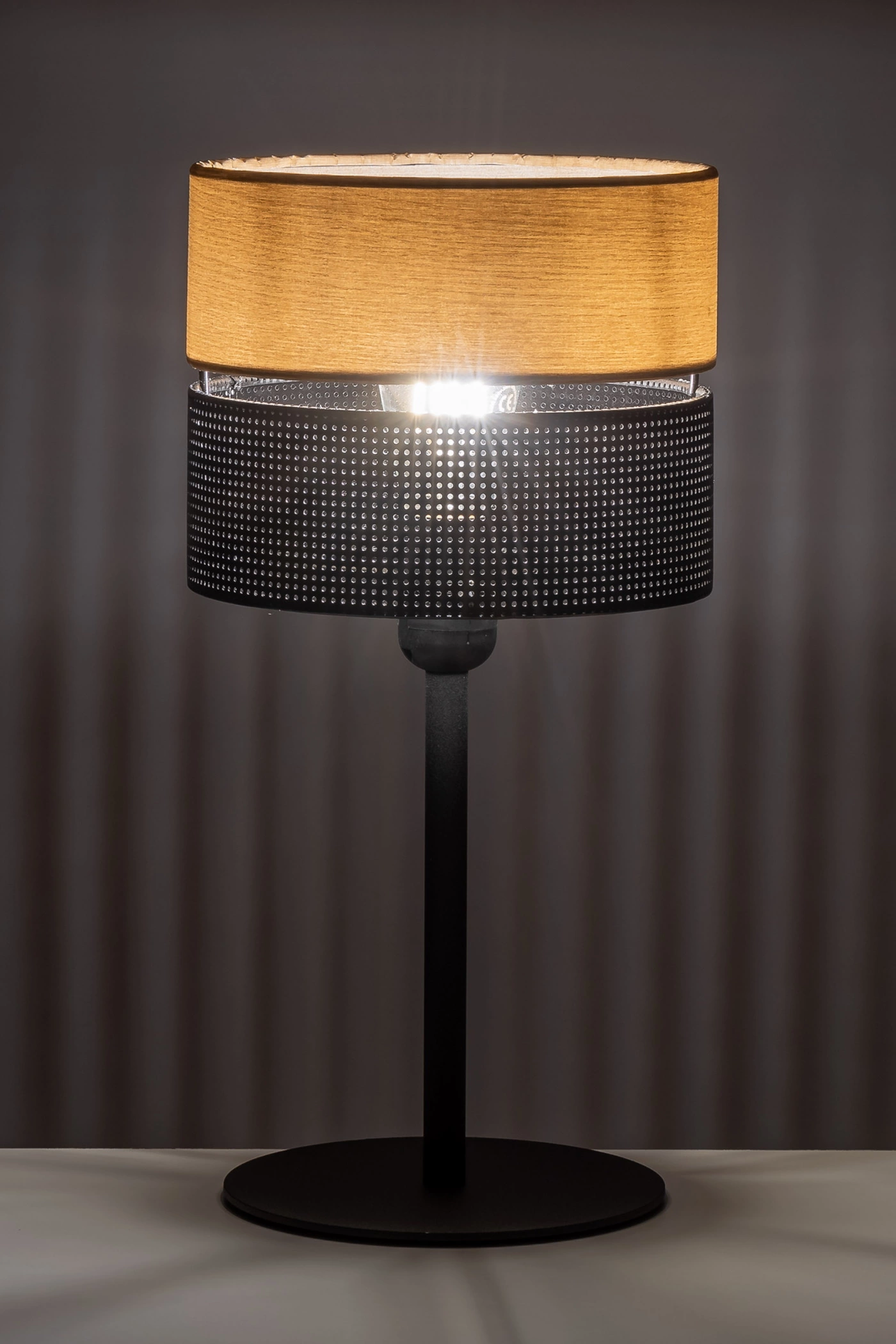   
                        
                        Настільна лампа TK LIGHTING (Польща) 57051    
                         У стилі Скандинавський, Кантрі.  
                        Тип джерела світла: світлодіодна лампа, змінна.                                                 Кольори плафонів і підвісок: Чорний, Коричневий.                         Матеріал: Метал, Дерево.                          фото 5