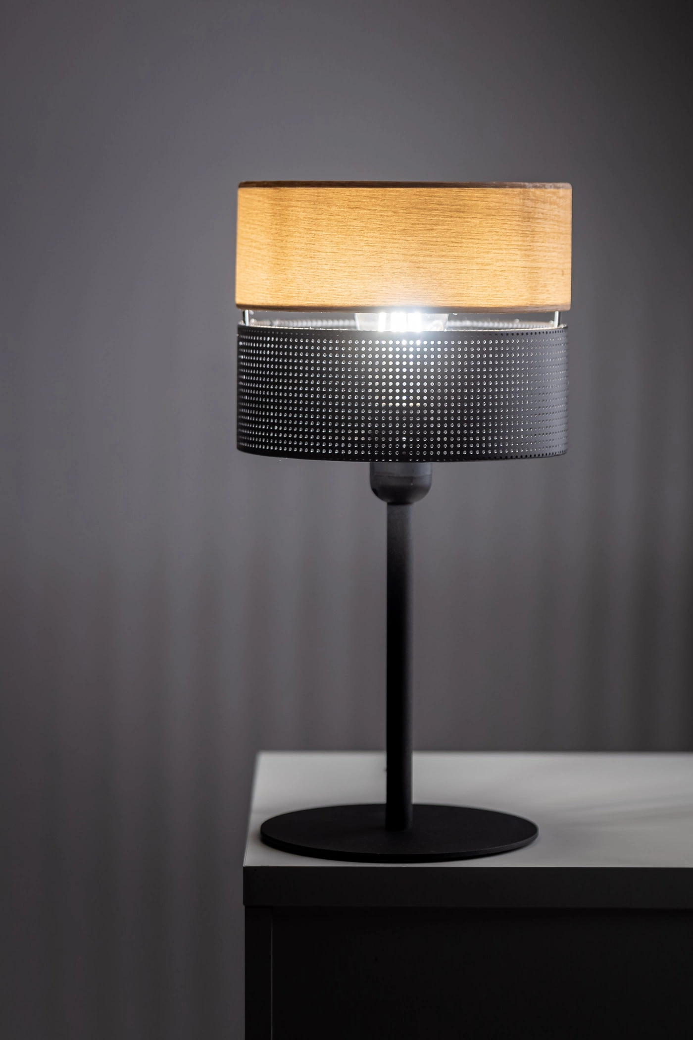   
                        
                        Настільна лампа TK LIGHTING (Польща) 57051    
                         У стилі Скандинавський, Кантрі.  
                        Тип джерела світла: світлодіодна лампа, змінна.                                                 Кольори плафонів і підвісок: Чорний, Коричневий.                         Матеріал: Метал, Дерево.                          фото 6