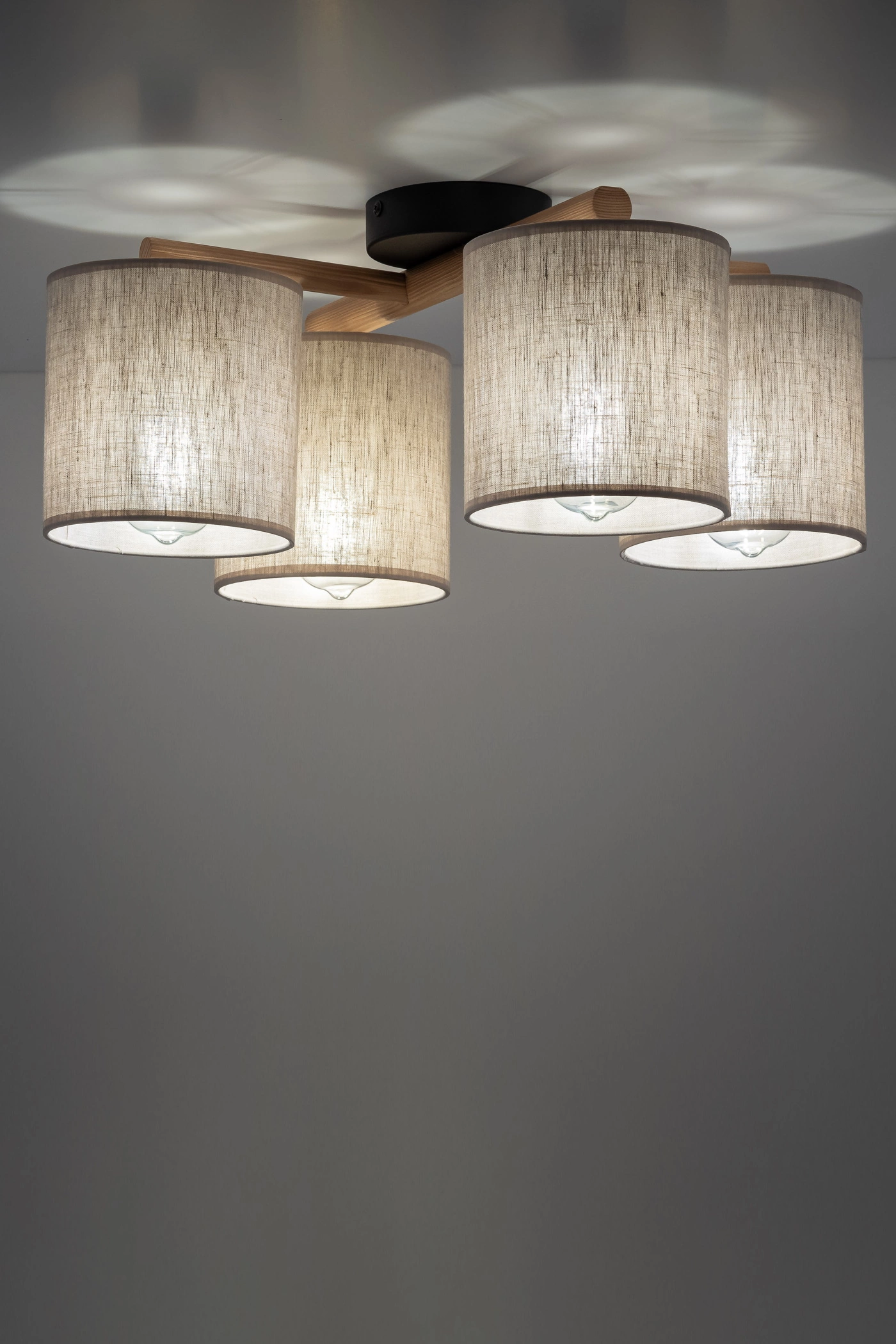   
                        
                        Люстра TK LIGHTING (Польща) 57146    
                         у стилі Скандинавський, Прованс, Модерн.  
                        Тип джерела світла: світлодіодна лампа, змінна.                         Форма: Коло.                         Кольори плафонів і підвісок: Бежевий.                         Матеріал: Тканина.                          фото 7