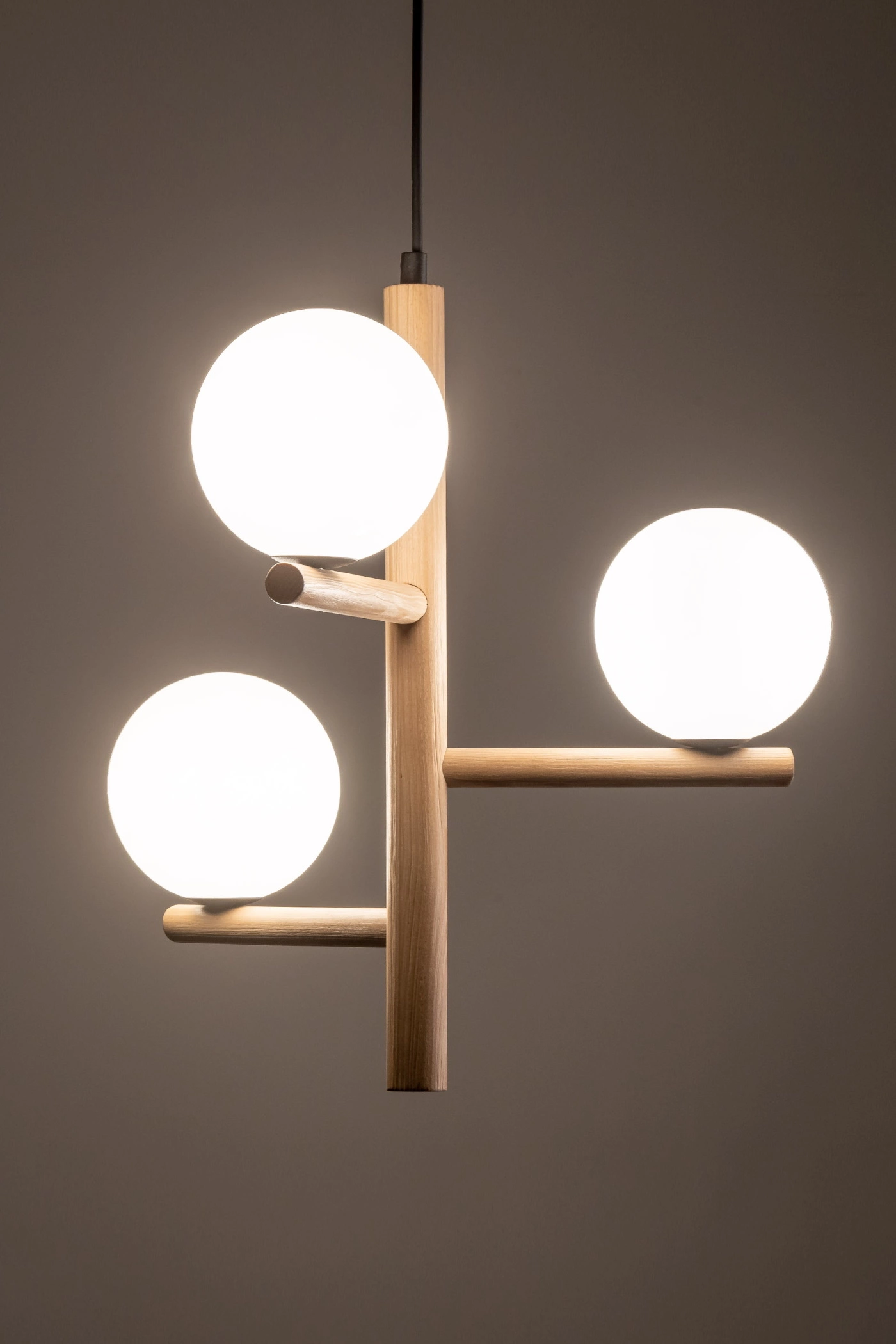   
                        
                        Люстра TK LIGHTING (Польша) 57151    
                         В стиле Скандинавский, Модерн.  
                        Тип источника света: светодиодная лампа, сменная.                         Форма: Круг.                         Цвета плафонов и подвесок: Белый.                         Материал: Стекло.                          фото 6