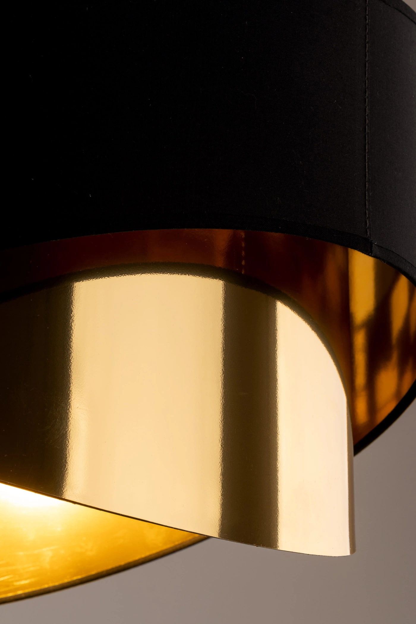   
                        
                        Люстра TK LIGHTING (Польща) 57153    
                         У стилі Лофт, Модерн.  
                        Тип джерела світла: світлодіодна лампа, змінна.                         Форма: Циліндр.                         Кольори плафонів і підвісок: Чорний, Золото.                         Матеріал: Тканина, Пластик.                          фото 6