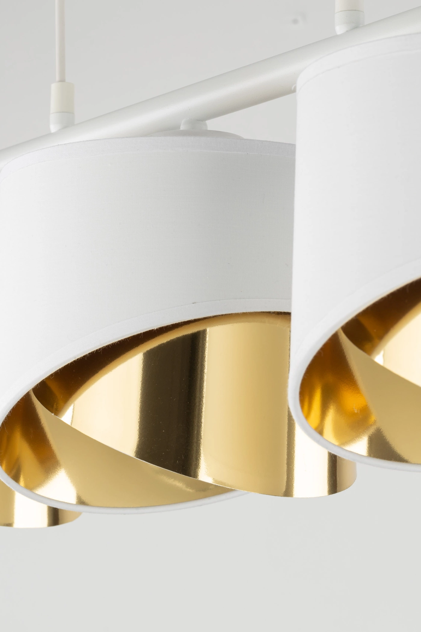   
                        
                        Люстра TK LIGHTING (Польща) 57158    
                         У стилі Модерн.  
                        Тип джерела світла: світлодіодна лампа, змінна.                         Форма: Прямокутник.                         Кольори плафонів і підвісок: Білий, Золото.                         Матеріал: Тканина, Пластик.                          фото 5