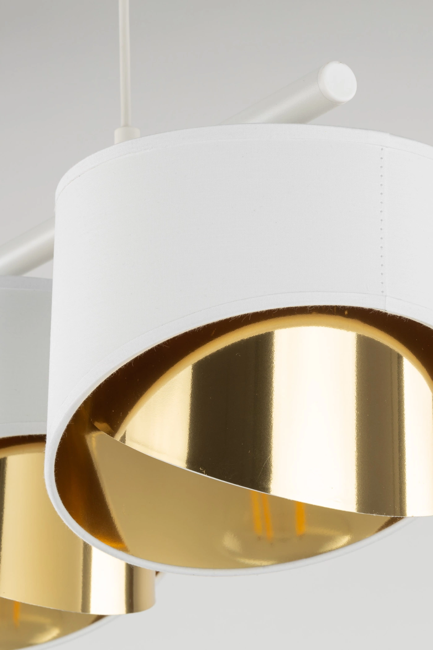   
                        
                        Люстра TK LIGHTING (Польща) 57158    
                         У стилі Модерн.  
                        Тип джерела світла: світлодіодна лампа, змінна.                         Форма: Прямокутник.                         Кольори плафонів і підвісок: Білий, Золото.                         Матеріал: Тканина, Пластик.                          фото 6