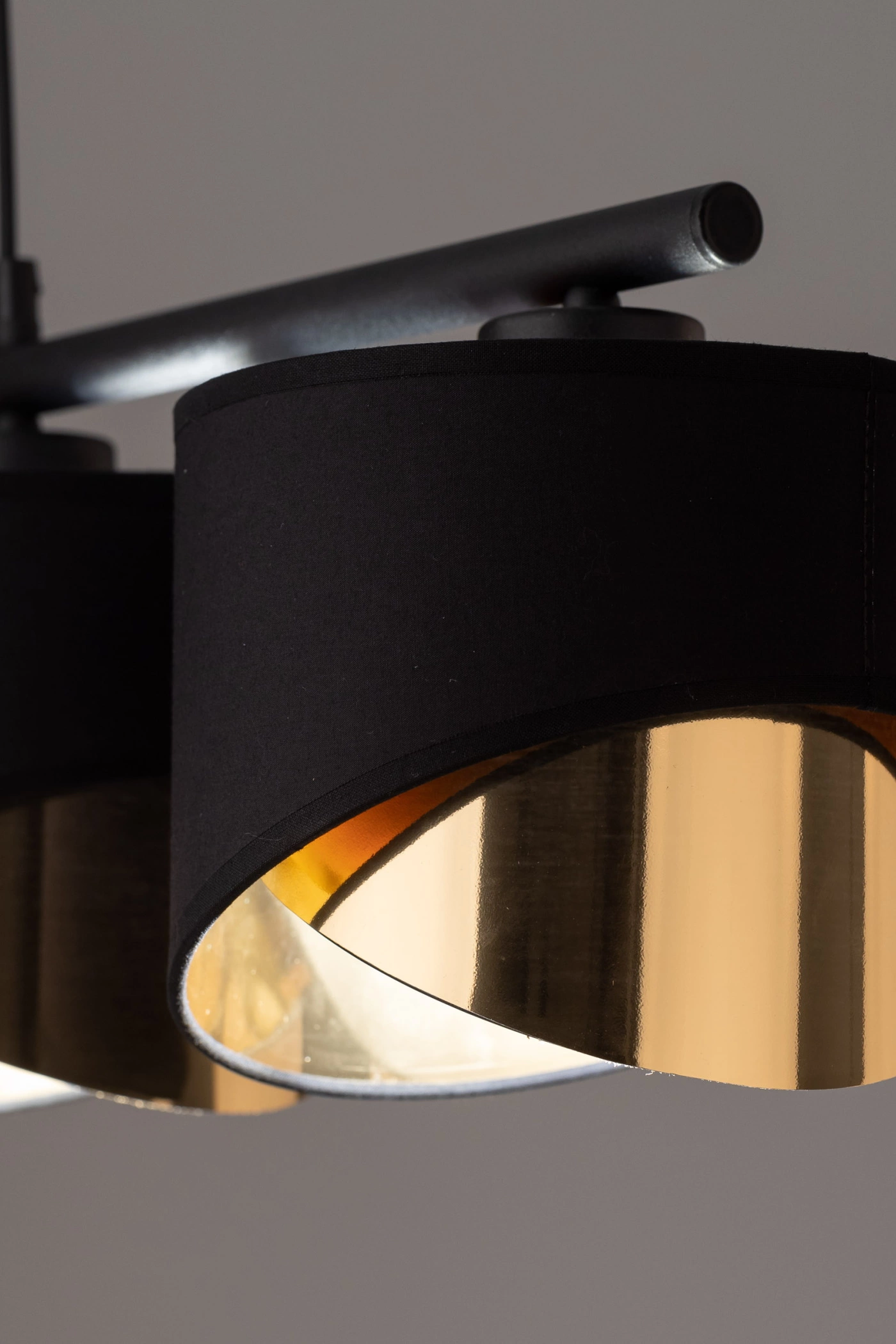   
                        
                        Люстра TK LIGHTING (Польша) 57159    
                         В стиле Лофт.  
                        Тип источника света: светодиодная лампа, сменная.                         Форма: Прямоугольник.                         Цвета плафонов и подвесок: Черный, Золото.                         Материал: Ткань, Пластик.                          фото 5