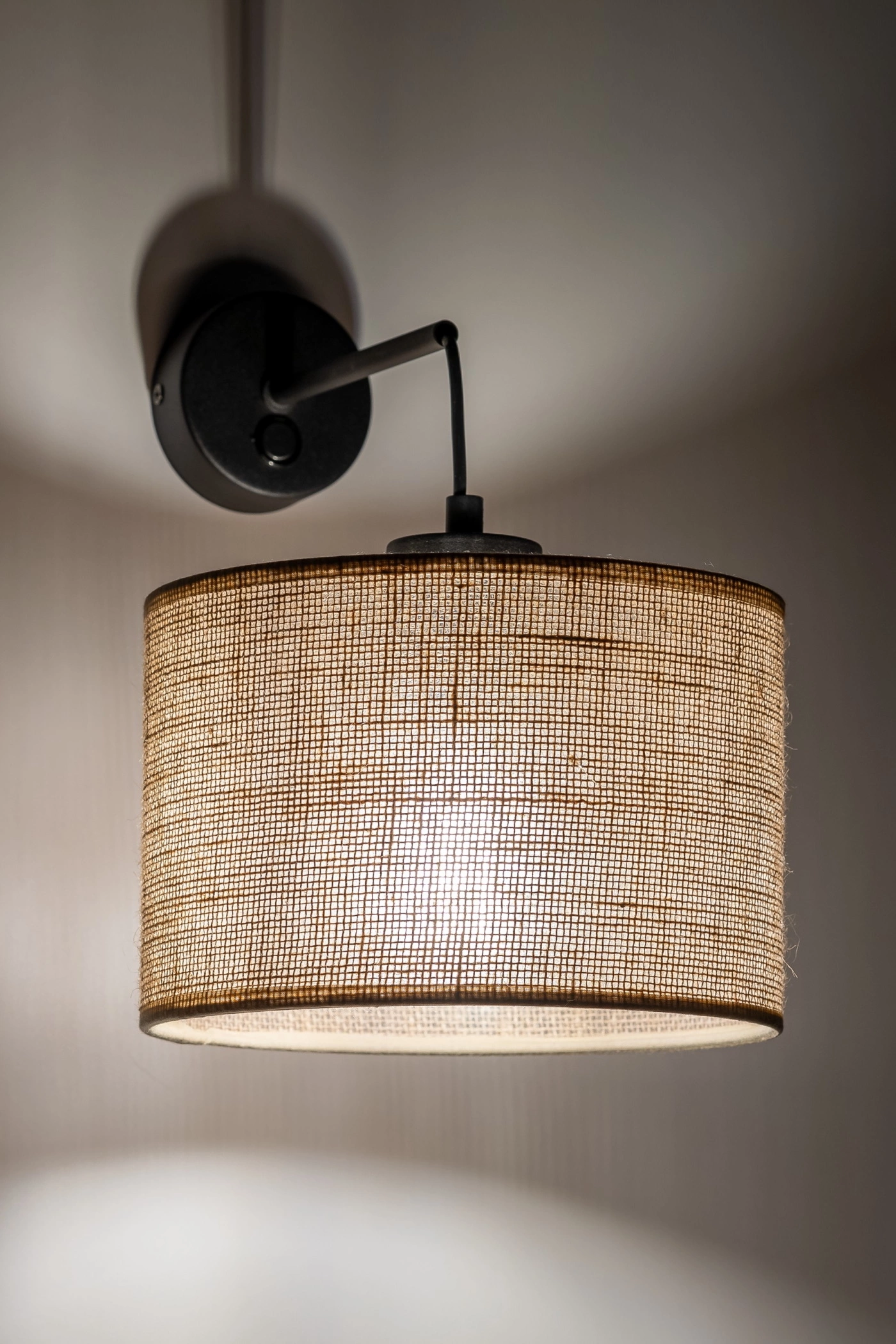   
                        
                        Бра TK LIGHTING (Польша) 57176    
                         В стиле Модерн.  
                        Тип источника света: светодиодная лампа, сменная.                                                 Цвета плафонов и подвесок: Бежевый.                         Материал: Ткань.                          фото 8