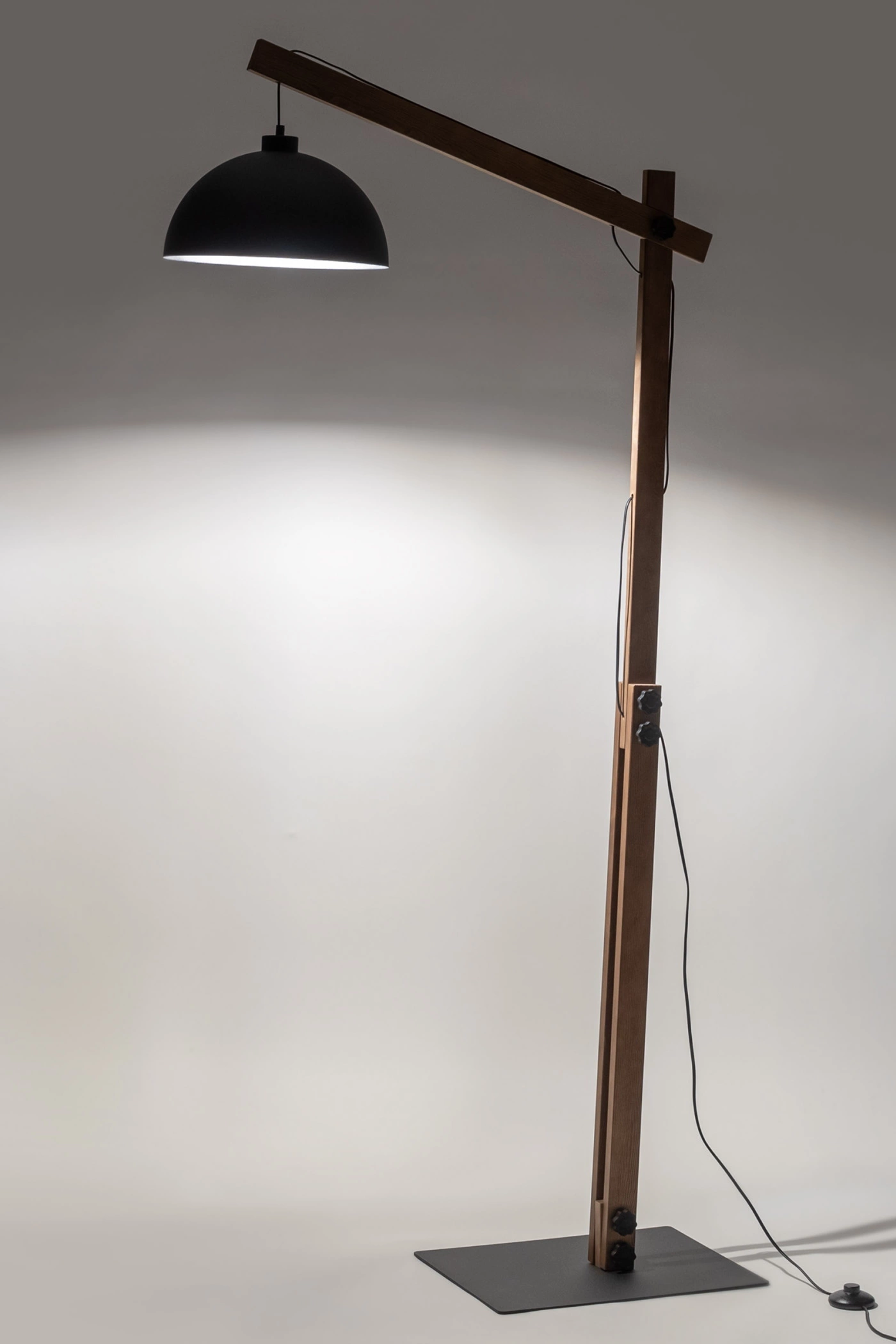   
                        
                        Торшер TK LIGHTING (Польша) 57211    
                         В стиле Скандинавский, Кантри, Лофт.  
                        Тип источника света: светодиодная лампа, сменная.                                                 Цвета плафонов и подвесок: Черный.                         Материал: Металл.                          фото 11