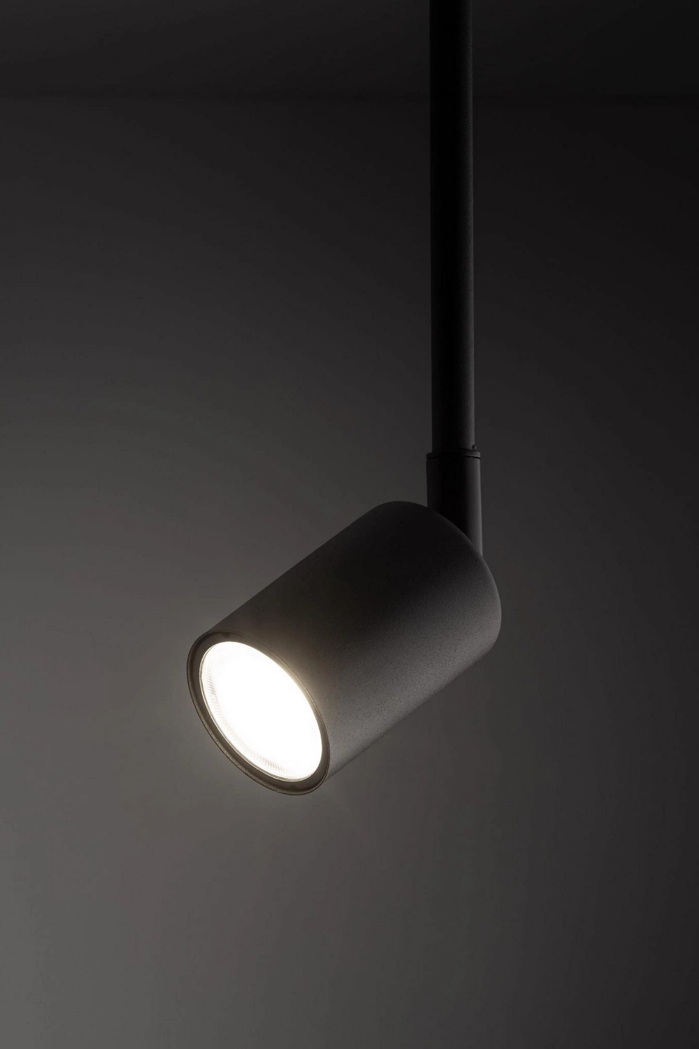   
                        
                        Трековий світильник TK LIGHTING (Польща) 57301    
                         У стилі Хай-тек.  
                        Тип джерела світла: світлодіодна лампа, змінна.                                                 Кольори плафонів і підвісок: Чорний.                         Матеріал: Метал.                          фото 2