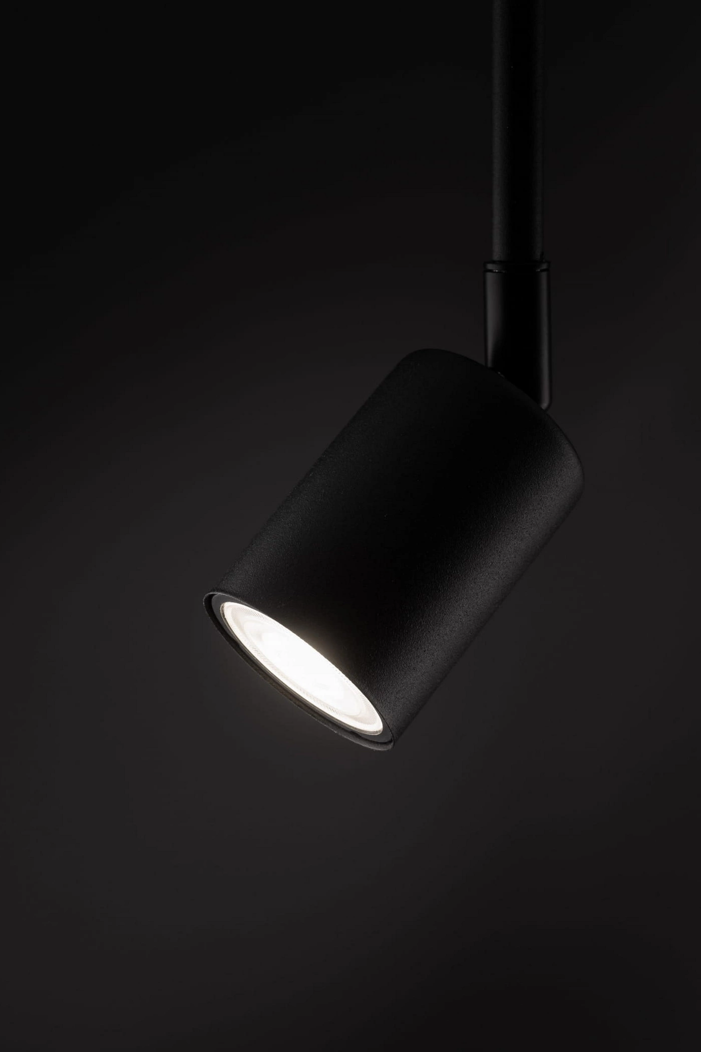   
                        
                        Трековий світильник TK LIGHTING (Польща) 57301    
                         У стилі Хай-тек.  
                        Тип джерела світла: світлодіодна лампа, змінна.                                                 Кольори плафонів і підвісок: Чорний.                         Матеріал: Метал.                          фото 3