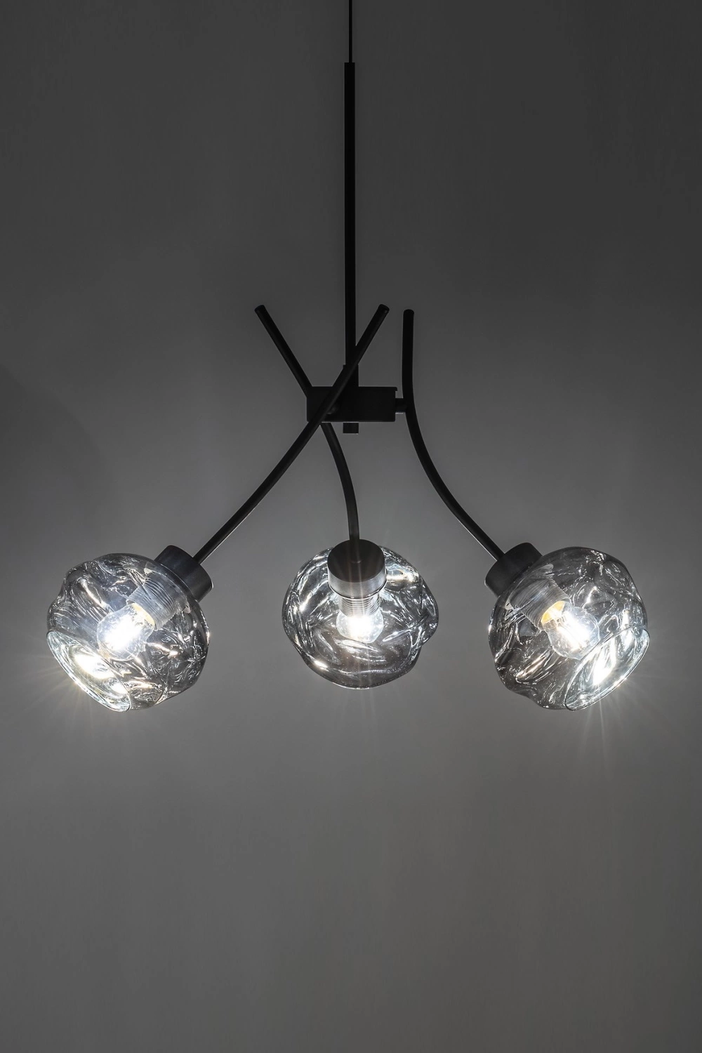   
                        
                        Люстра TK LIGHTING (Польща) 57309    
                         у стилі Хай-тек.  
                        Тип джерела світла: світлодіодна лампа, змінна.                         Форма: Коло.                         Кольори плафонів і підвісок: Сірий.                         Матеріал: Скло.                          фото 8