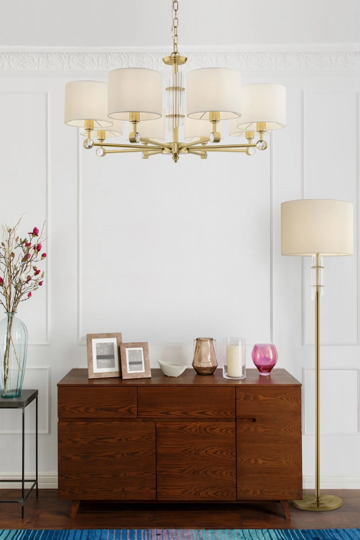   
                        
                        Люстра VASMAR (Украина) 57328    
                         В стиле Классика.  
                        Тип источника света: светодиодная лампа, сменная.                         Форма: Круг.                         Цвета плафонов и подвесок: Белый.                         Материал: Ткань.                          фото 5