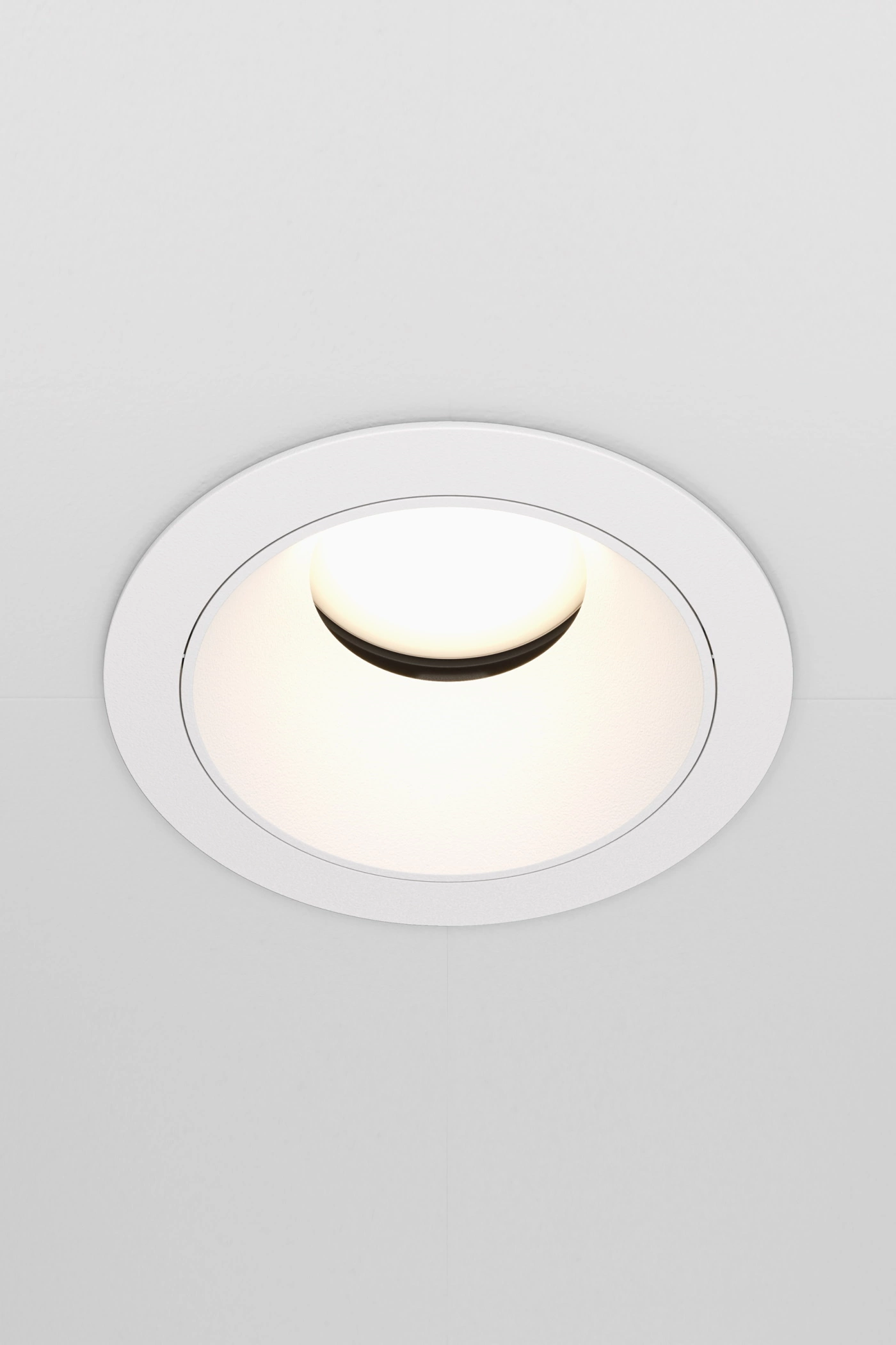   
                        
                        Точечный светильник VASMAR (Украина) 57362    
                         в стиле Хай-тек.  
                        Тип источника света: светодиодная лампа, сменная.                         Форма: Круг.                         Цвета плафонов и подвесок: Белый.                         Материал: Металл, Пластик.                          фото 2