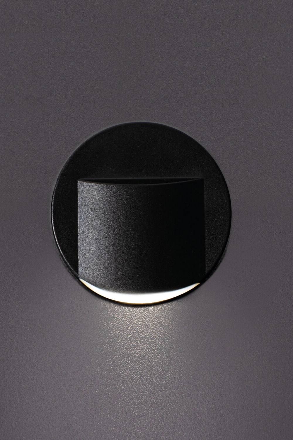   
                        
                        Декоративна підсвітка KANLUX (Польща) 57509    
                         у стилі Модерн.  
                        Тип джерела світла: вбудований led-модуль, незмінний.                         Форма: Коло.                         Кольори плафонів і підвісок: Чорний.                         Матеріал: Пластик.                          фото 2