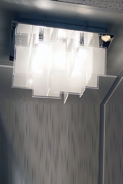  
                        Люстра EGLO (Австрія) 57917    
                         у стилі модерн.  
                        Тип джерела світла: cвітлодіодні led, галогенні.                         Форма: квадрат.                         Кольори плафонів і підвісок: білий.                         Матеріал: скло.                          фото 3