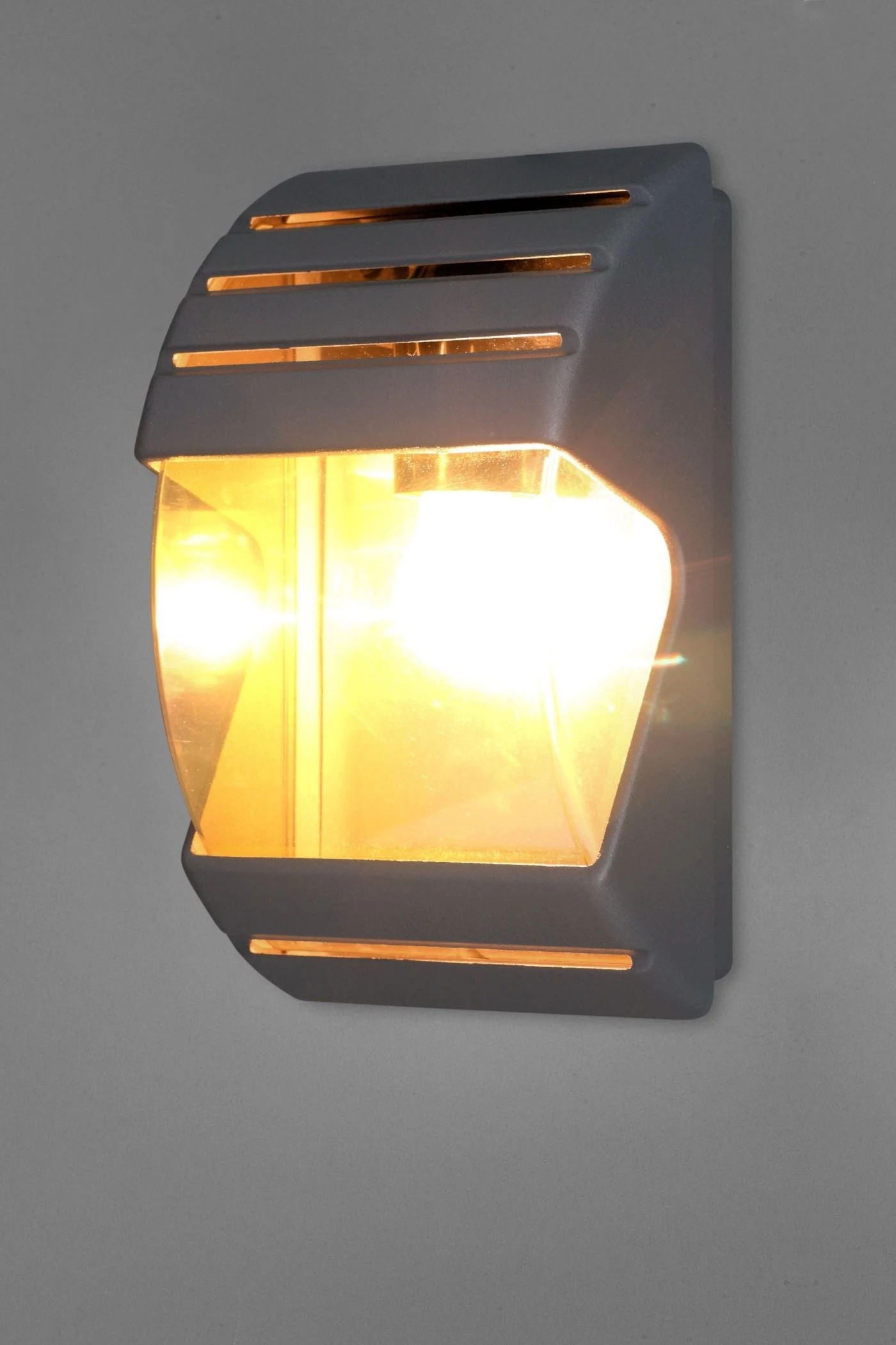   
                        Светильник уличный NOWODVORSKI  (Польша) 58202    
                         в стиле модерн.  
                        Тип источника света: светодиодные led, энергосберегающие, накаливания.                                                 Цвета плафонов и подвесок: прозрачный.                         Материал: пластик.                          фото 2