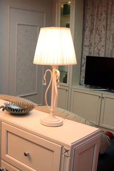   
                        
                        Настільна лампа MAYTONI (Німеччина) 58578    
                         у стилі Класика.  
                        Тип джерела світла: світлодіодна лампа, змінна.                                                 Кольори плафонів і підвісок: Білий, Прозорий.                         Матеріал: Тканина, Кришталь.                          фото 2