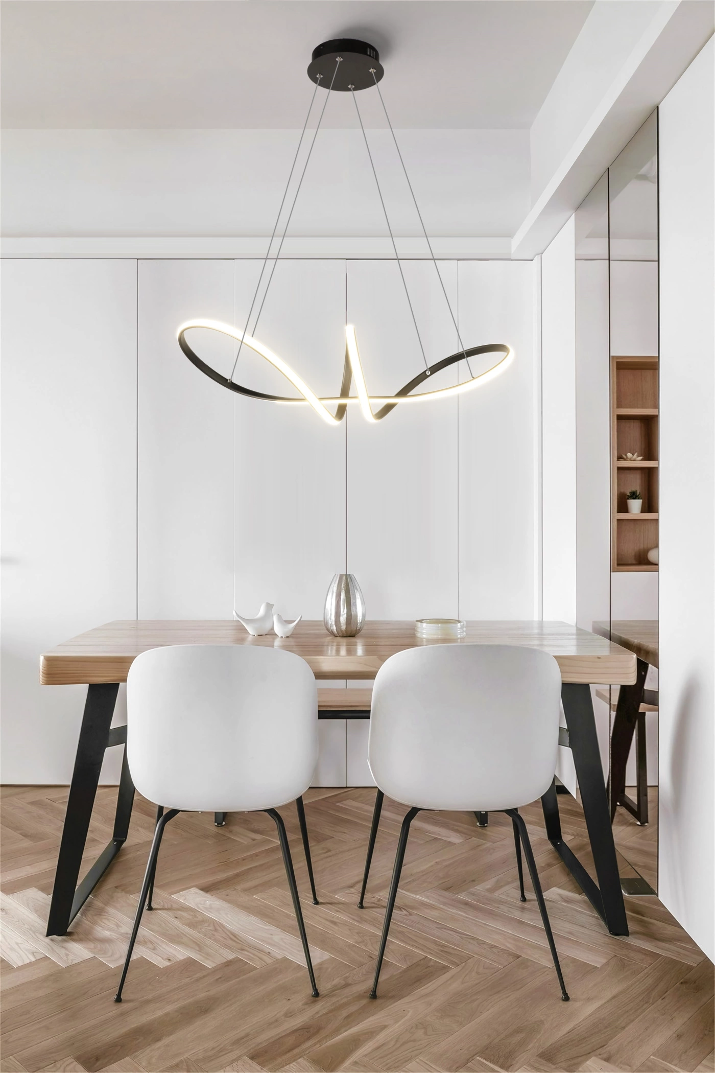   
                        
                        Люстра LAGUNA LIGHTING (Україна) 59497    
                         У стилі Хай-тек, Лофт.  
                        Тип джерела світла: вбудований led-модуль, незмінний.                         Форма: Асиметрична.                         Кольори плафонів і підвісок: Чорний, Білий.                         Матеріал: Алюміній, Силікон.                          фото 3