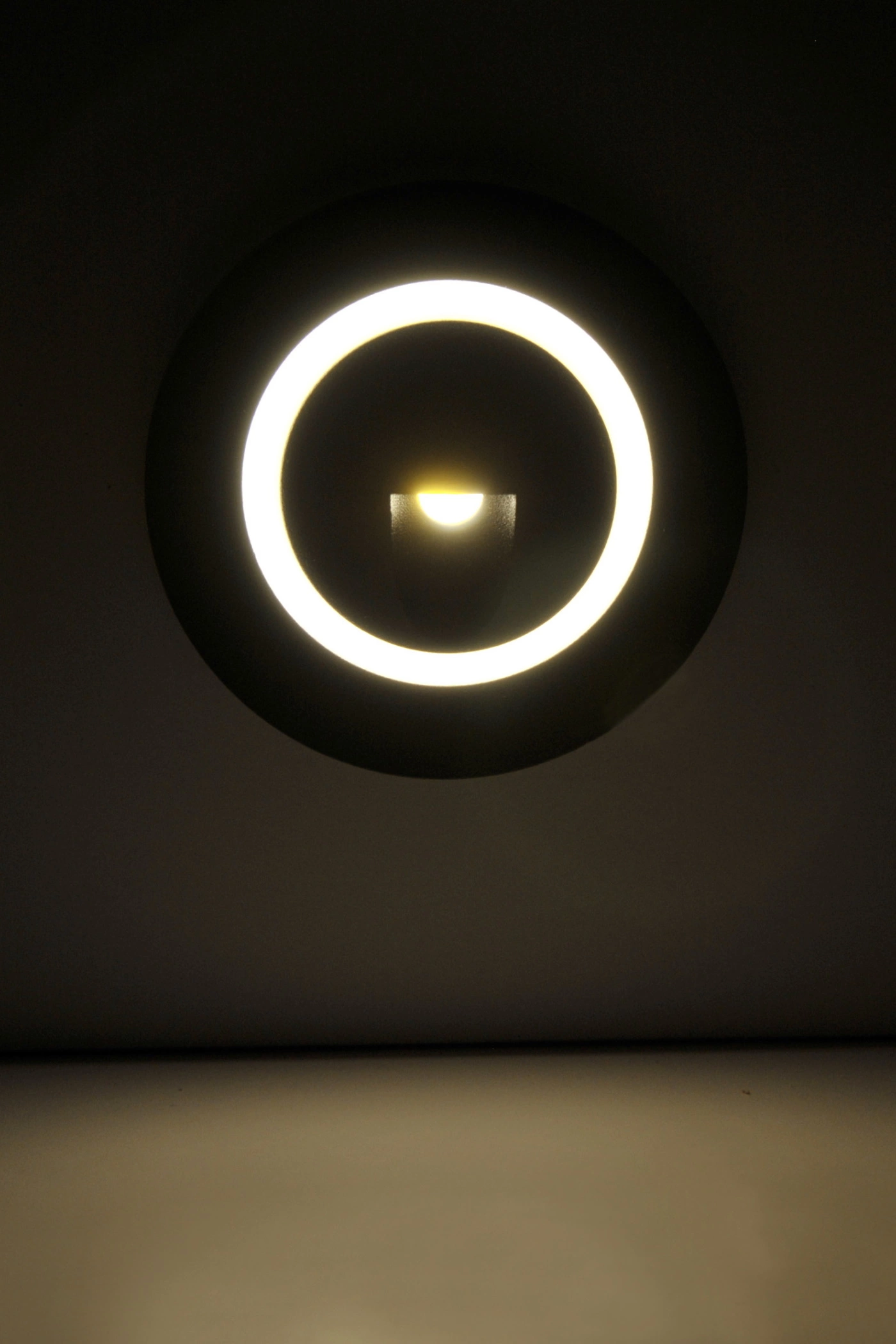   
                        
                        Декоративная подсветка POLUX (Польша) 59677    
                         в стиле Хай-тек.  
                        Тип источника света: встроенный led-модуль, несъемный.                                                 Цвета плафонов и подвесок: Серый.                         Материал: Алюминий.                          фото 9