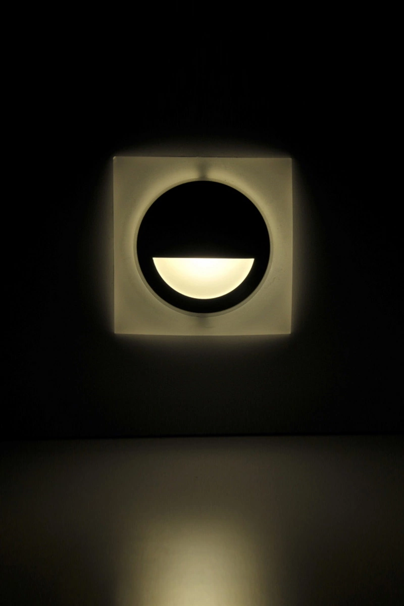   
                        
                        Декоративная подсветка POLUX (Польша) 59680    
                         в стиле Хай-тек.  
                        Тип источника света: встроенный led-модуль, несъемный.                                                 Цвета плафонов и подвесок: Белый, Серый.                         Материал: Алюминий, Акрил.                          фото 9