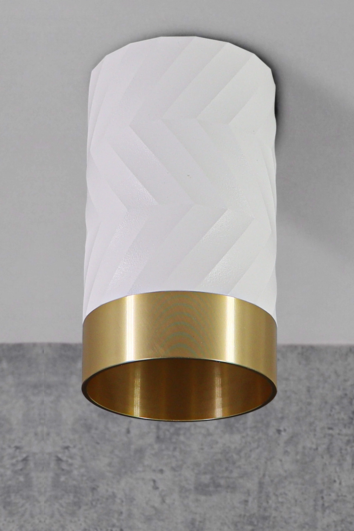   
                        
                        Точковий світильник POLUX (Польща) 59719    
                         у стилі Скандинавський.  
                        Тип джерела світла: світлодіодна лампа, змінна.                         Форма: Циліндр.                         Кольори плафонів і підвісок: Білий, Золото.                         Матеріал: Алюміній.                          фото 3