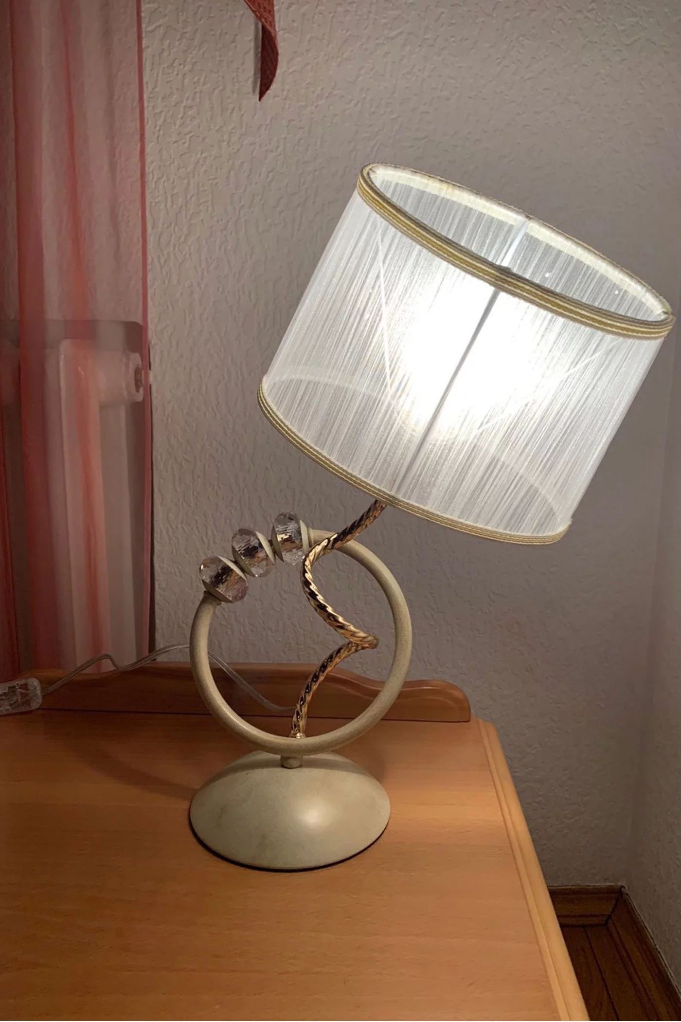   
                        
                        Настольная лампа MAYTONI (Германия) 60958    
                         в стиле Модерн.  
                        Тип источника света: светодиодная лампа, сменная.                                                 Цвета плафонов и подвесок: Белый.                         Материал: Ткань.                          фото 5