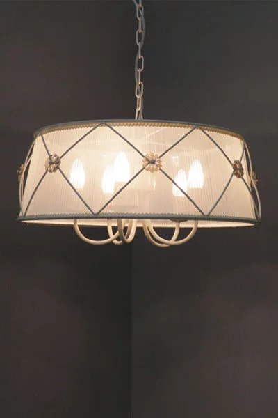   
                        Люстра MAYTONI (Німеччина) 61025    
                         у стилі Класика, Прованс.  
                        Тип джерела світла: світлодіодна лампа, змінна.                         Форма: Коло.                         Кольори плафонів і підвісок: Білий.                         Матеріал: Тканина.                          фото 2