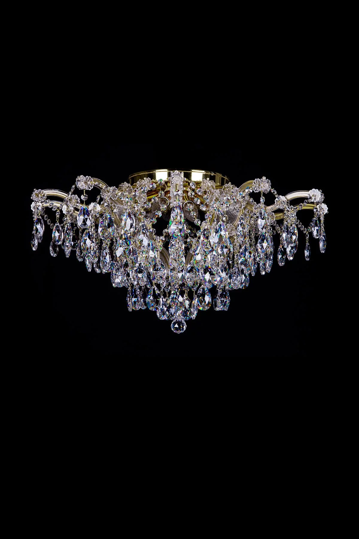   
                        
                        Кришталева люстра ARTGLASS (Чехія) 63681    
                         У стилі Арт-деко.  
                        Тип джерела світла: світлодіодна лампа, змінна.                         Форма: Коло.                         Кольори плафонів і підвісок: Прозорий.                         Матеріал: Кришталь.                          фото 1