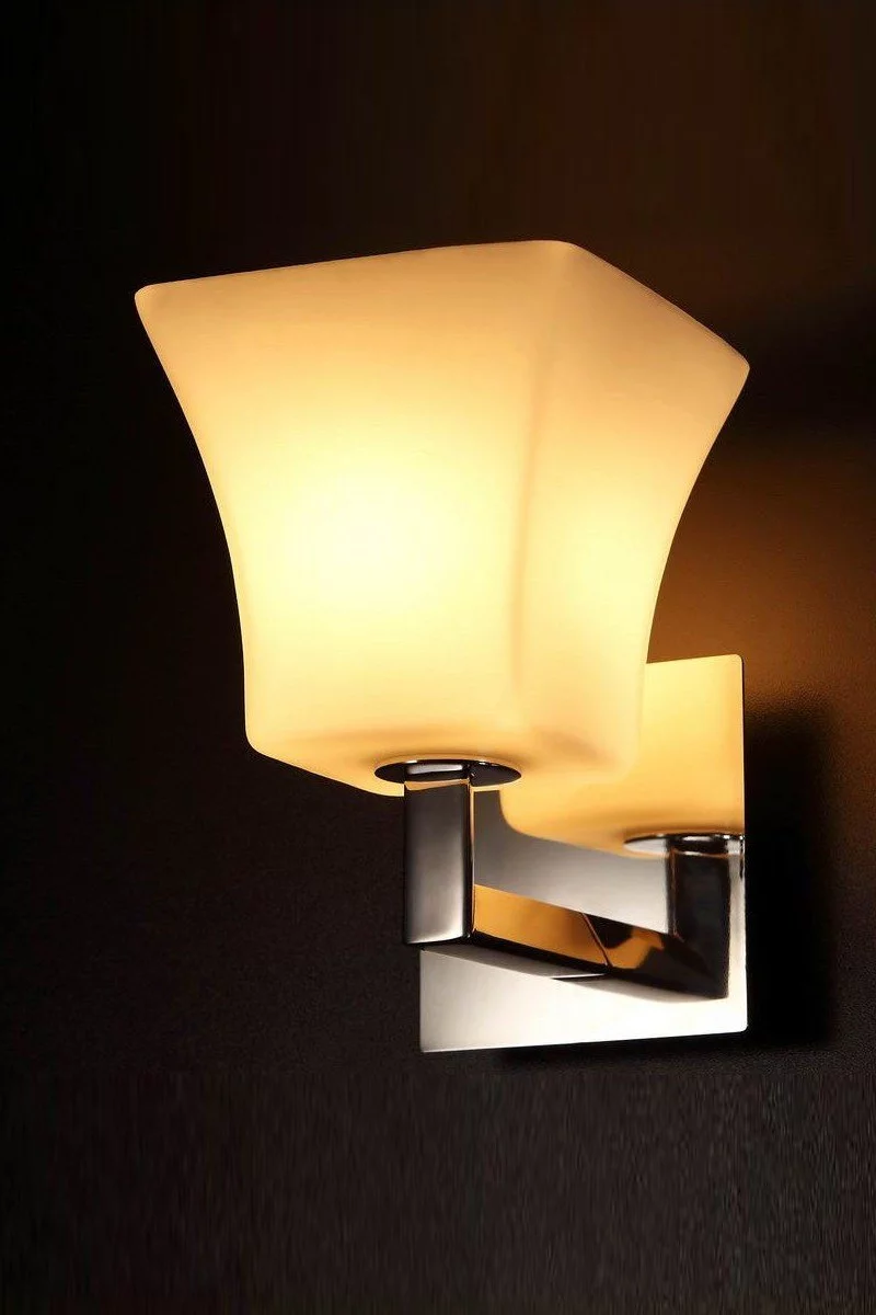   
                        
                        Світильник для ванної BLITZ (Німеччина) 64462    
                         у стилі Модерн.  
                        Тип джерела світла: світлодіодна лампа, змінна.                                                 Кольори плафонів і підвісок: Білий.                         Матеріал: Скло.                          фото 1