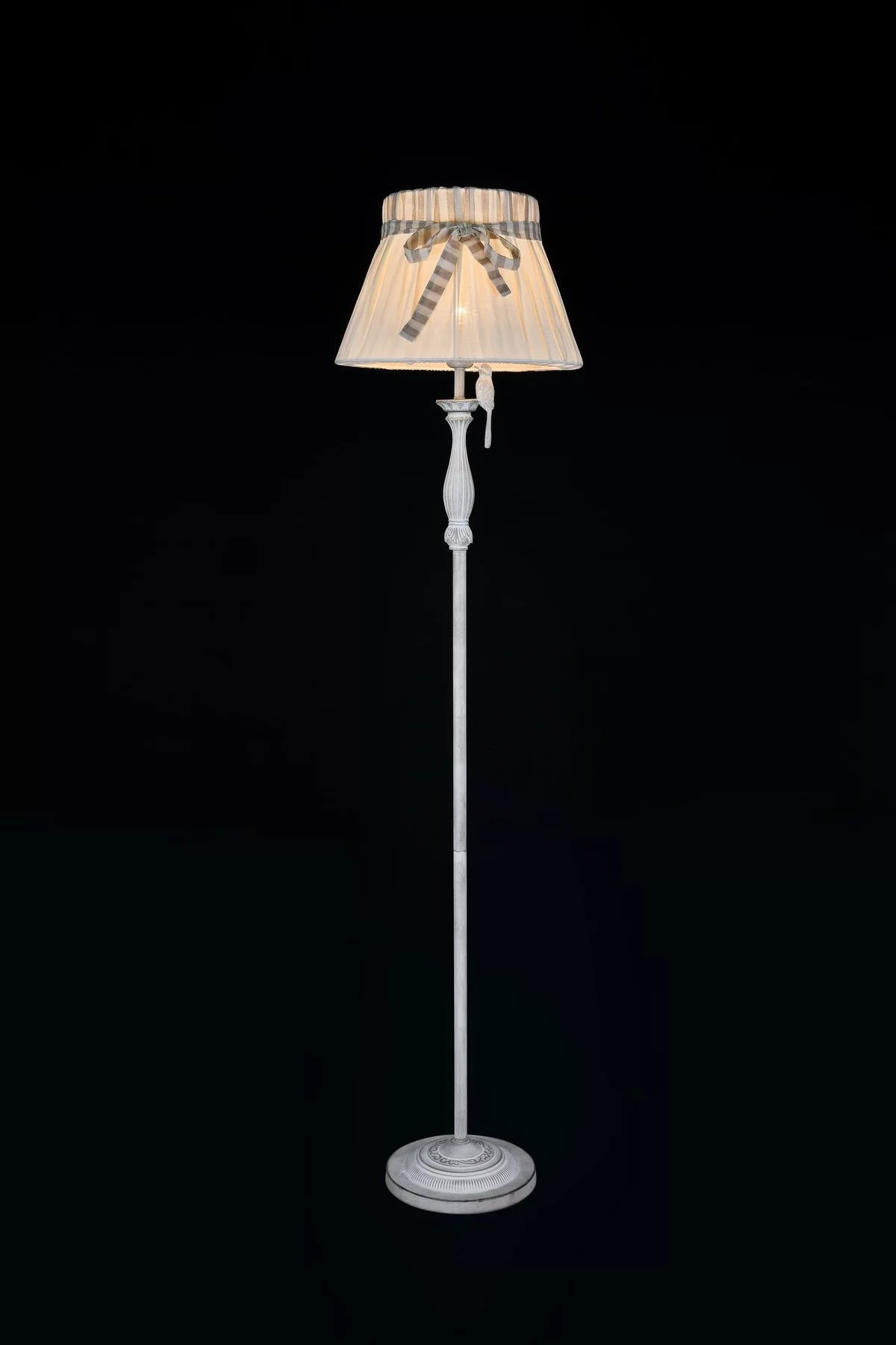   
                        
                        Торшер VASMAR (Україна) 70452    
                         у стилі Прованс.  
                        Тип джерела світла: світлодіодна лампа, змінна.                                                 Кольори плафонів і підвісок: Білий, Сірий.                         Матеріал: Тканина.                          фото 2