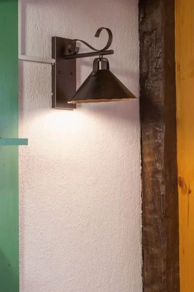  
                        Бра MAYTONI  (Германия) 74405    
                         в стиле Лофт, Кантри.  
                        Тип источника света: светодиодная лампа, сменная.                                                 Цвета плафонов и подвесок: Черный.                         Материал: Металл.                          фото 4