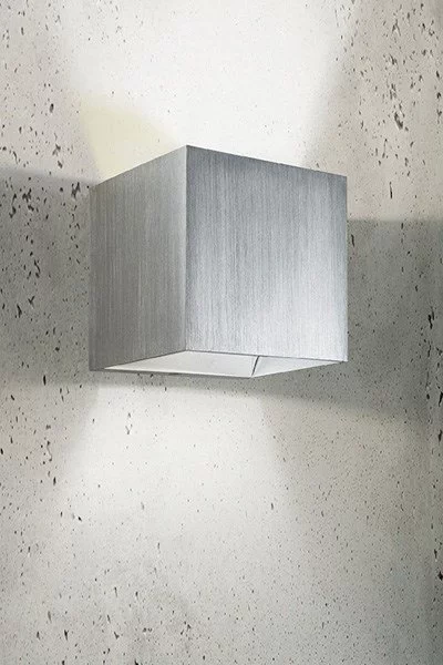   
                        Декоративна підсвітка AZZARDO (Польща) 76087    
                         у стилі Хай-тек.  
                        Тип джерела світла: світлодіодна лампа, змінна.                                                 Кольори плафонів і підвісок: Сірий, Білий.                         Матеріал: Алюміній.                          фото 2
