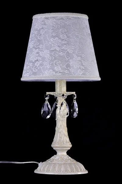   
                        
                        Настольная лампа MAYTONI (Германия) 76502    
                         в стиле Классика.  
                        Тип источника света: светодиодная лампа, сменная.                                                 Цвета плафонов и подвесок: Белый, Прозрачный, Рисунок.                         Материал: Ткань, Хрусталь.                          фото 2
