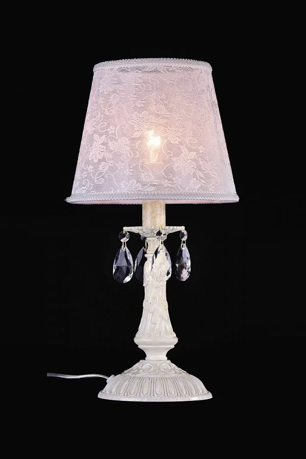   
                        
                        Настільна лампа MAYTONI (Німеччина) 76502    
                         у стилі Класика.  
                        Тип джерела світла: світлодіодна лампа, змінна.                                                 Кольори плафонів і підвісок: Білий, Прозорий, Малюнок.                         Матеріал: Тканина, Кришталь.                          фото 4