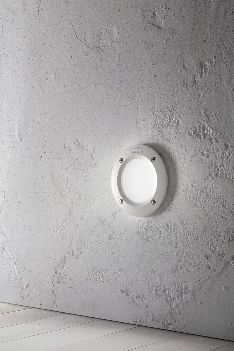   
                        Світильник вуличний IDEAL LUX (Італія) 81252    
                         у стилі хай-тек.  
                        Тип джерела світла: cвітлодіодні led, люмінесцентні.                                                 Кольори плафонів і підвісок: білий.                         Матеріал: пластик.                          фото 2