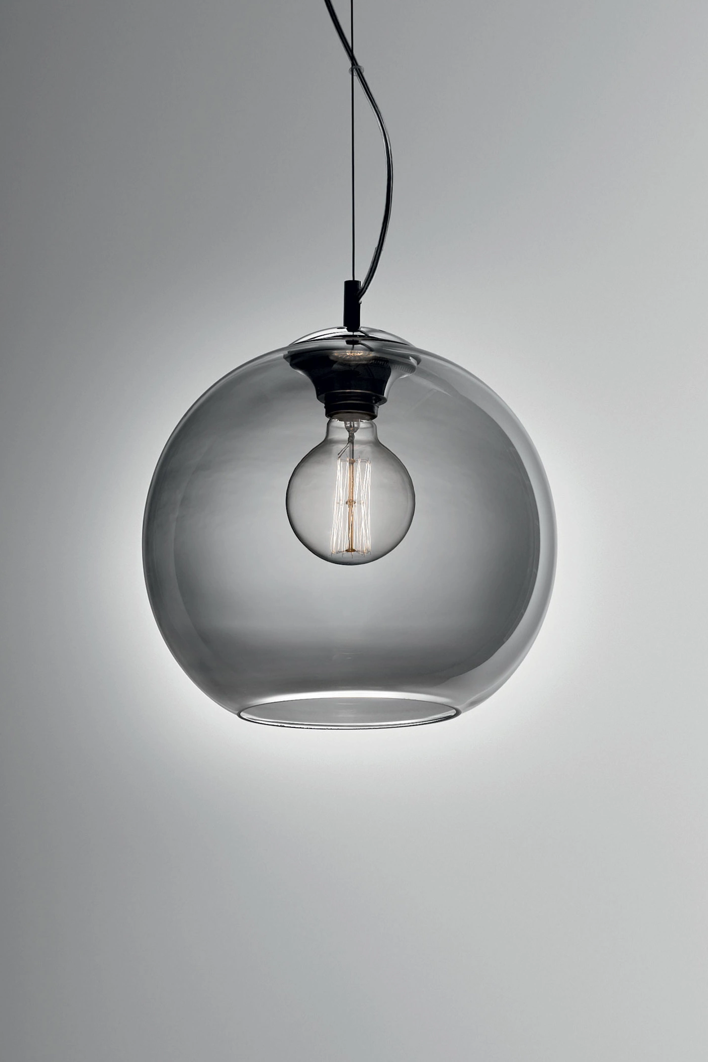   
                        
                        Люстра IDEAL LUX (Італія) 81290    
                         У стилі Хай-тек.  
                        Тип джерела світла: світлодіодна лампа, змінна.                         Форма: Куля.                         Кольори плафонів і підвісок: Прозорий, Сірий.                         Матеріал: Скло.                          фото 1