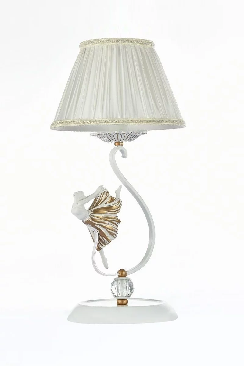   
                        
                        Настільна лампа MAYTONI (Німеччина) 84094    
                         у стилі Класика.  
                        Тип джерела світла: світлодіодна лампа, змінна.                                                 Кольори плафонів і підвісок: Білий.                         Матеріал: Тканина.                          фото 1