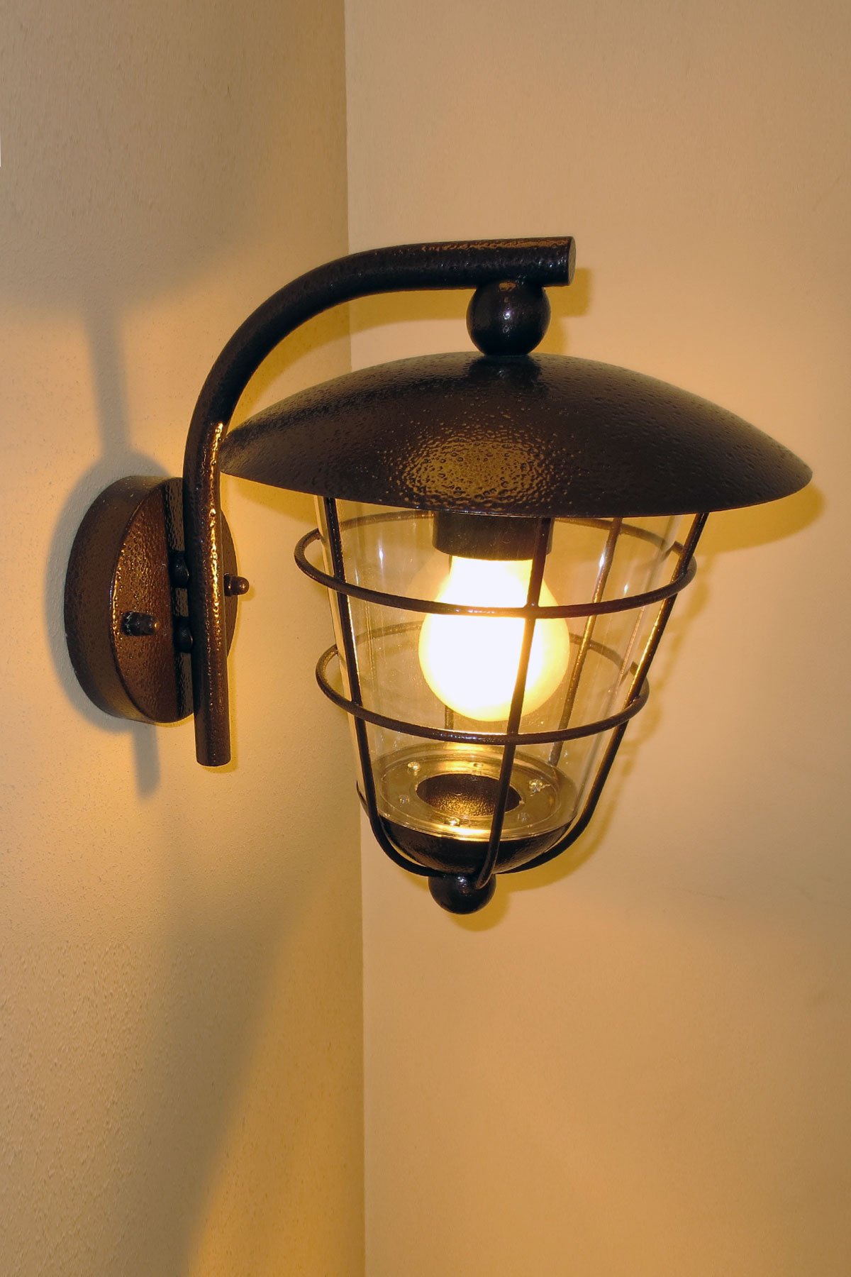  
                        Світильник вуличний EGLO (Австрія) 84154    
                         у стилі лофт.  
                        Тип джерела світла: cвітлодіодні led, енергозберігаючі, розжарювання.                                                 Кольори плафонів і підвісок: прозорий.                         Матеріал: пластик.                          фото 2
