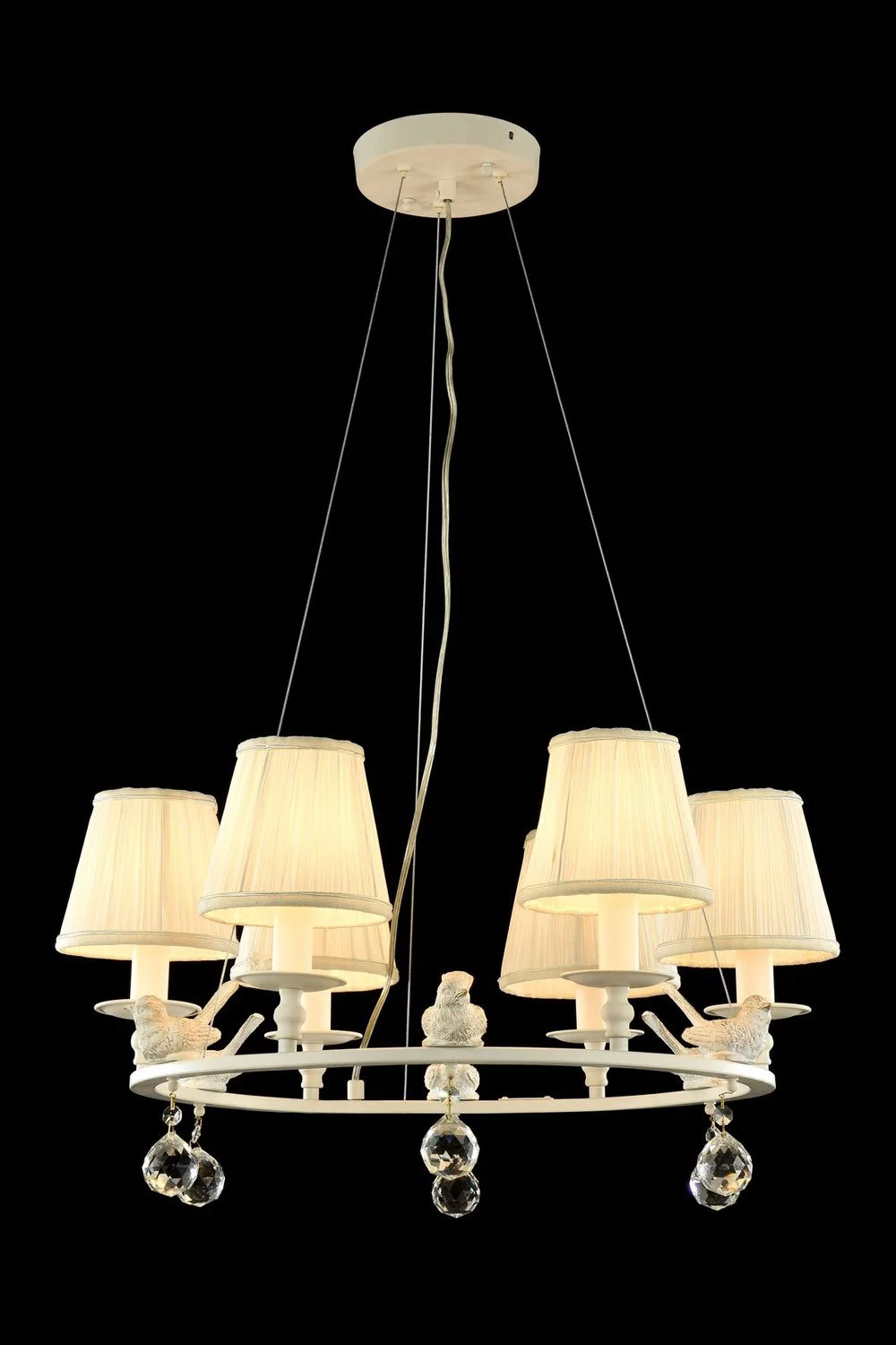   
                        Люстра MAYTONI (Німеччина) 84735    
                         у стилі Прованс.  
                        Тип джерела світла: світлодіодна лампа, змінна.                         Форма: Коло.                         Кольори плафонів і підвісок: Білий, Прозорий.                         Матеріал: Тканина, Кришталь.                          фото 3