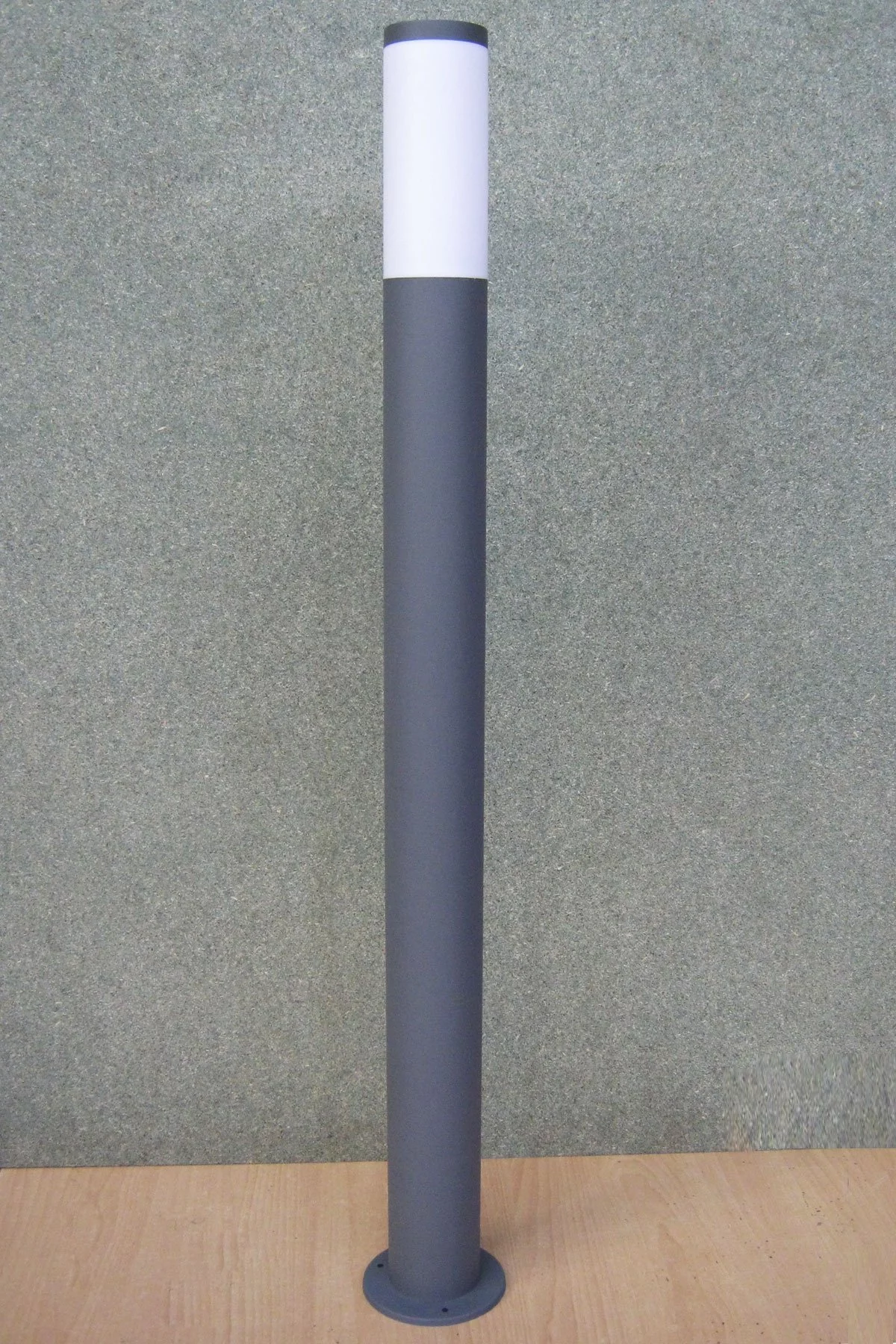   
                        Світильник вуличний POLUX (Польща) 86320    
                         у стилі модерн.  
                        Тип джерела світла: cвітлодіодні led, енергозберігаючі, розжарювання.                                                 Кольори плафонів і підвісок: сірий.                         Матеріал: пластик.                          фото 2