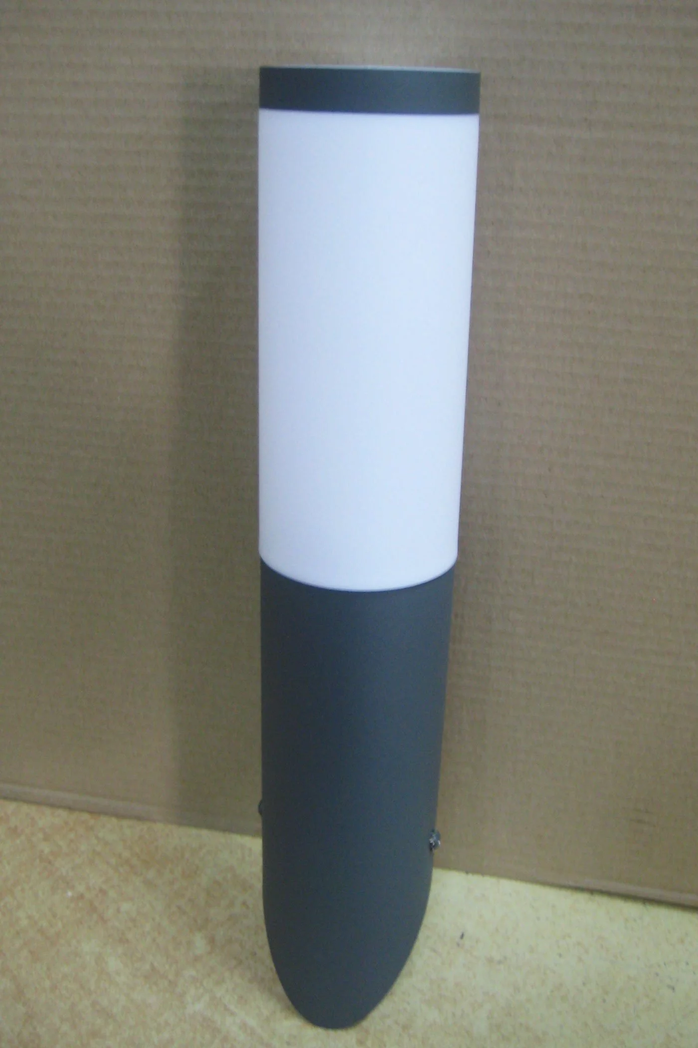   
                        Світильник вуличний POLUX (Польща) 86324    
                         у стилі модерн.  
                        Тип джерела світла: cвітлодіодні led, енергозберігаючі, розжарювання.                                                 Кольори плафонів і підвісок: сірий.                         Матеріал: пластик.                          фото 2
