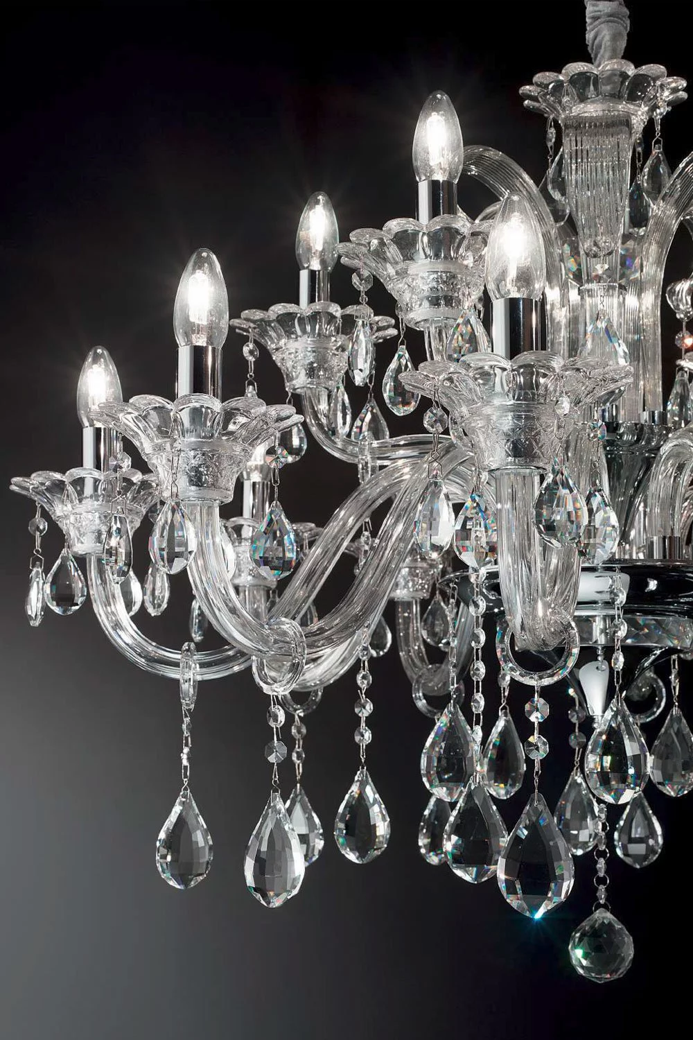   
                        
                        Кришталева люстра IDEAL LUX (Італія) 87856    
                         У стилі Класика.  
                        Тип джерела світла: світлодіодна лампа, змінна.                         Форма: Коло.                         Кольори плафонів і підвісок: Прозорий.                         Матеріал: Скло, Кришталь.                          фото 2