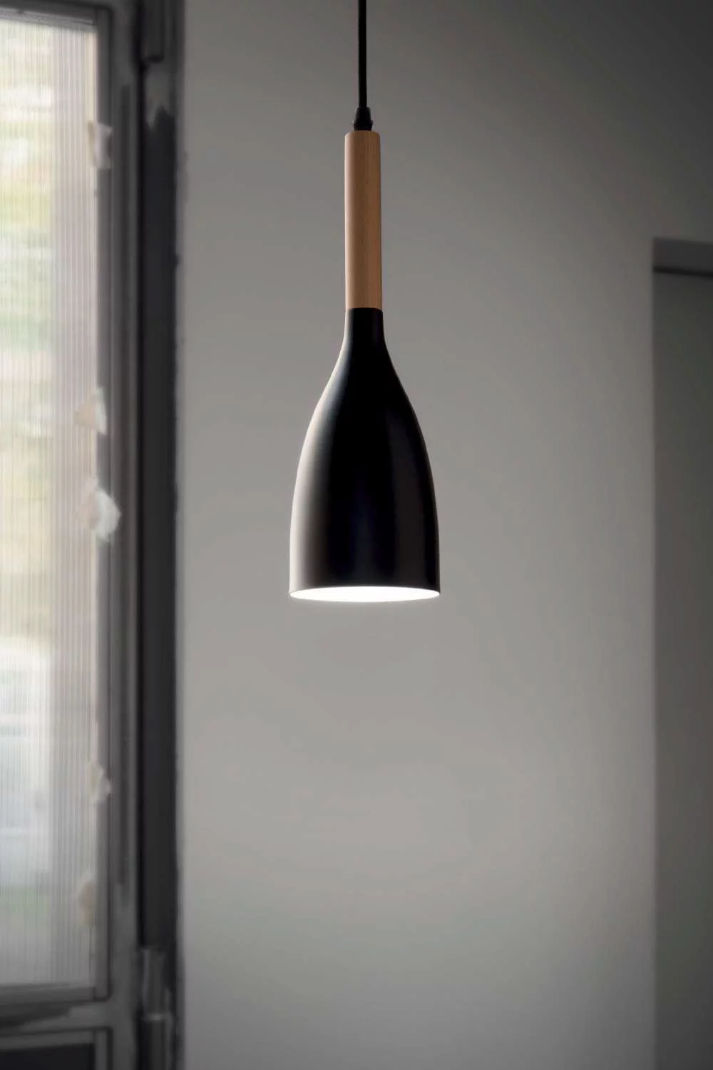   
                        
                        Люстра IDEAL LUX (Италия) 87926    
                         В стиле Модерн.  
                        Тип источника света: светодиодная лампа, сменная.                         Форма: Круг.                         Цвета плафонов и подвесок: Черный, Белый.                         Материал: Металл.                          фото 2