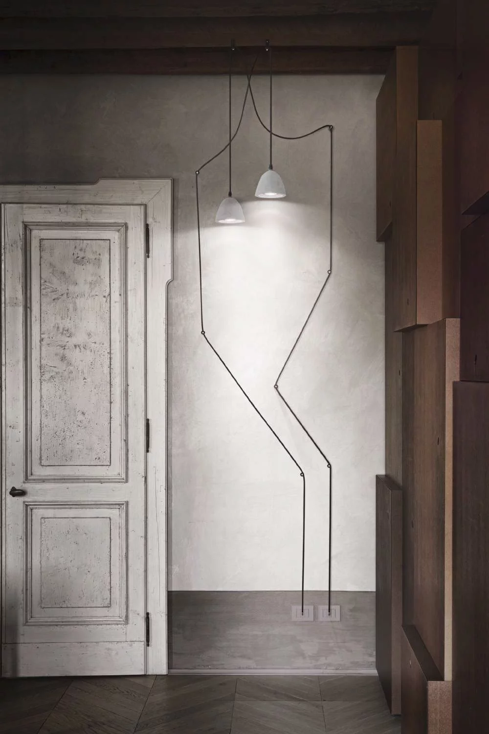   
                        
                        Люстра IDEAL LUX (Італія) 87943    
                         У стилі Лофт.  
                        Тип джерела світла: світлодіодна лампа, змінна.                         Форма: Коло.                         Кольори плафонів і підвісок: Сірий.                         Матеріал: Бетон.                          фото 2