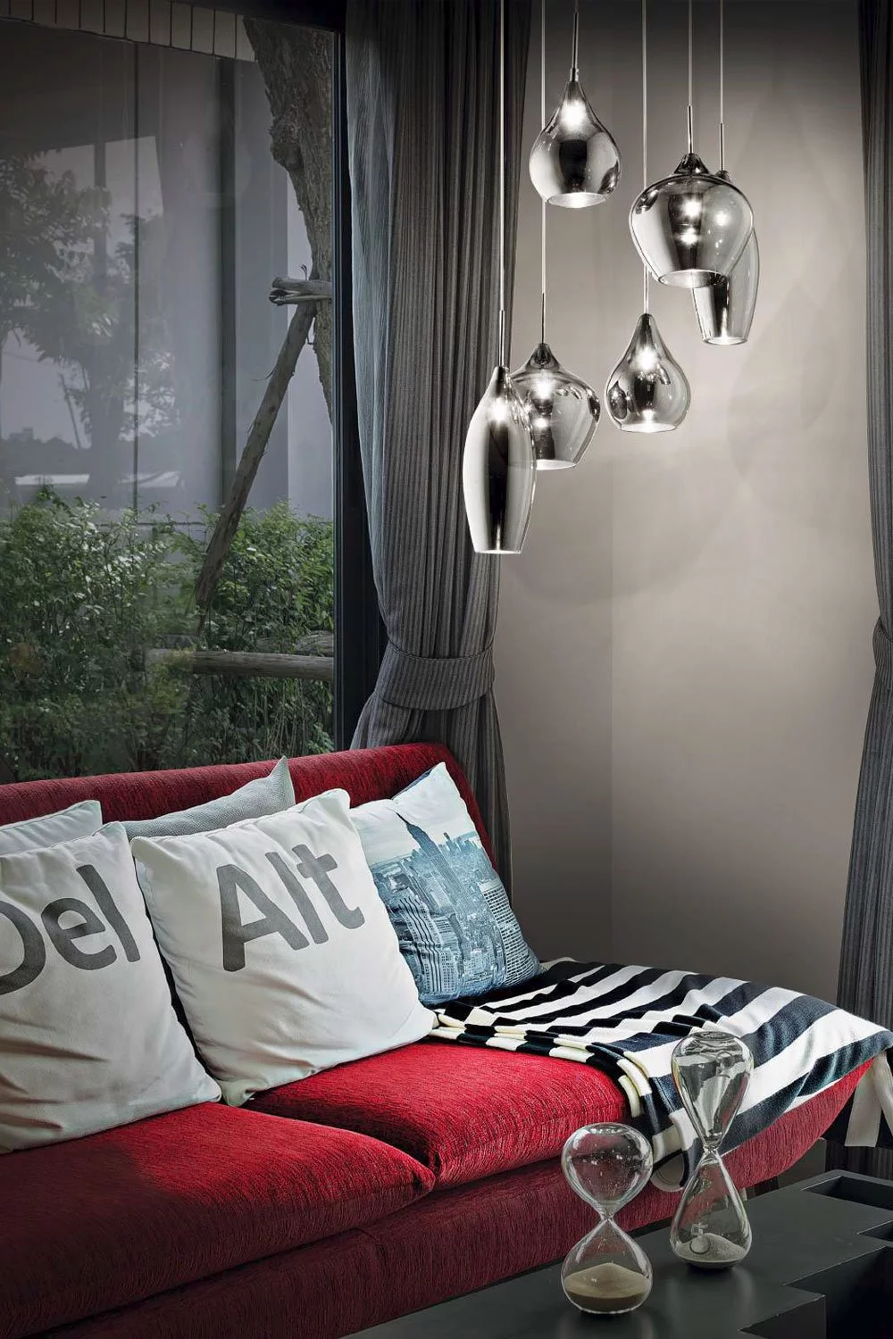   
                        
                        Люстра IDEAL LUX (Італія) 87963    
                         У стилі Модерн.  
                        Тип джерела світла: світлодіодна лампа, змінна.                         Форма: Коло.                         Кольори плафонів і підвісок: Сірий.                         Матеріал: Скло.                          фото 2