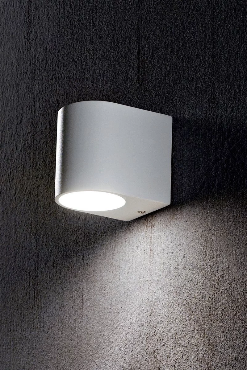   
                        Світильник вуличний IDEAL LUX (Італія) 88092    
                         у стилі Хай-тек.  
                        Тип джерела світла: світлодіодна лампа, змінна.                                                 Кольори плафонів і підвісок: Прозорий.                         Матеріал: Скло.                          фото 2