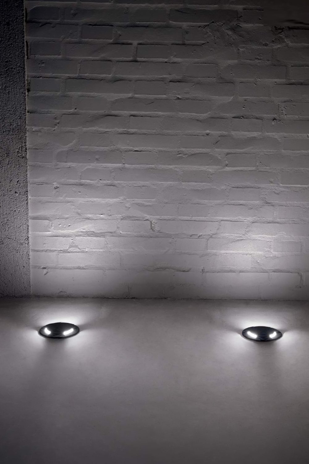   
                        Світильник вуличний IDEAL LUX (Італія) 88102    
                         у стилі хай-тек.  
                        Тип джерела світла: cвітлодіодні led, люмінесцентні.                                                 Кольори плафонів і підвісок: чорний.                         Матеріал: пластик.                          фото 2