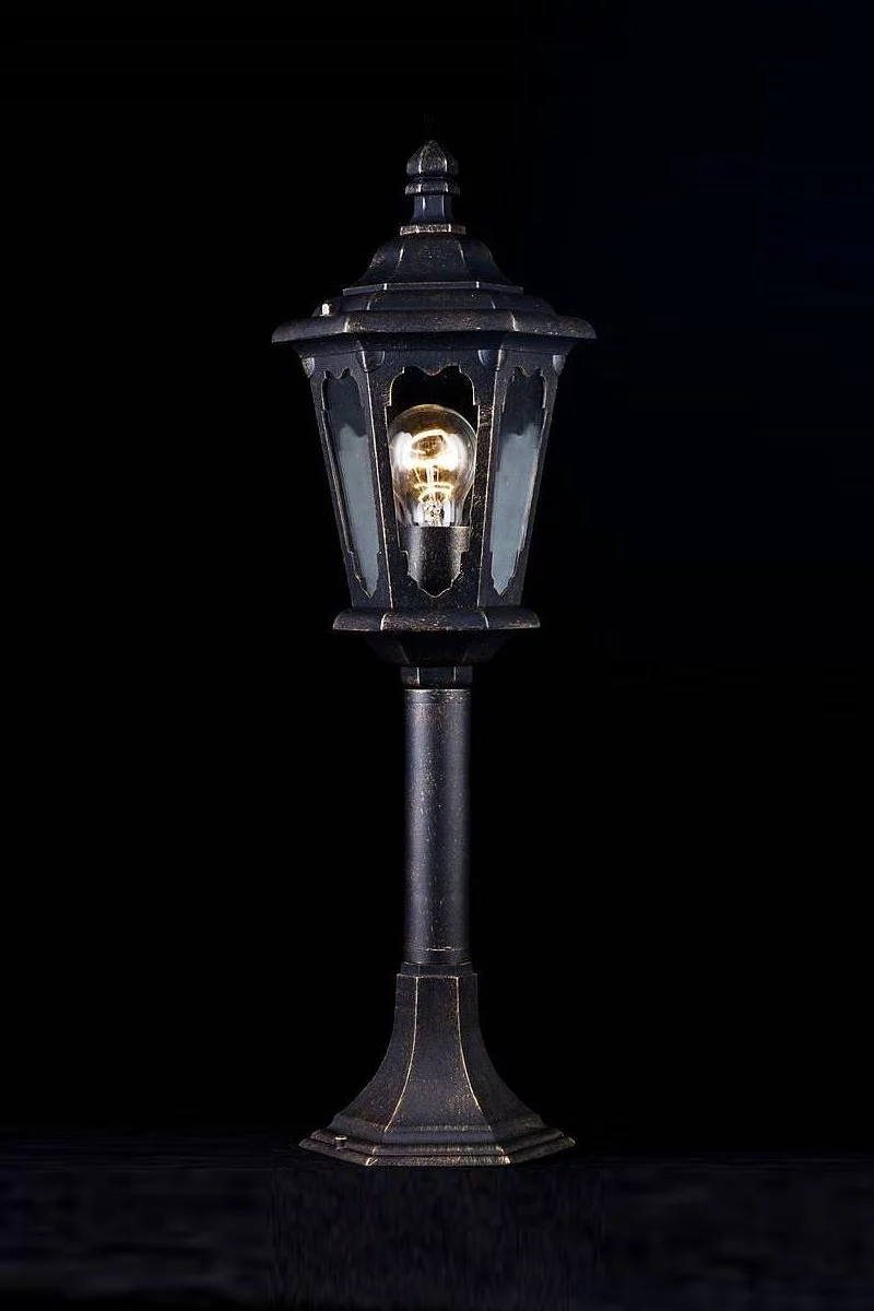   
                        
                        Светильник уличный MAYTONI (Германия) 88727    
                         в стиле Классика.  
                        Тип источника света: светодиодная лампа, сменная.                                                 Цвета плафонов и подвесок: Прозрачный.                         Материал: Стекло.                          фото 5